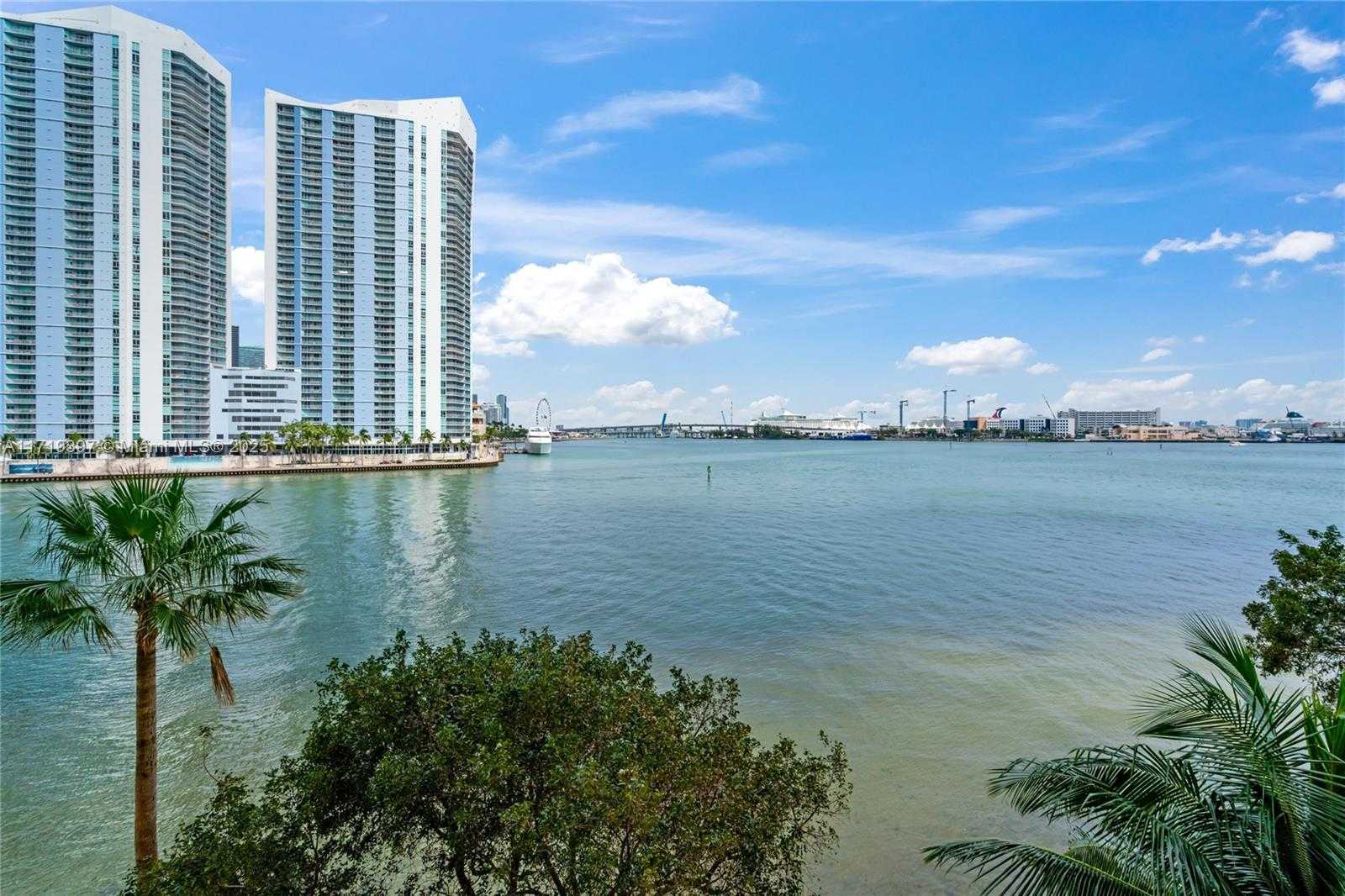 Small Image of 888 Brickell Key Dr, Miami, FL 33131, USA Number 41
