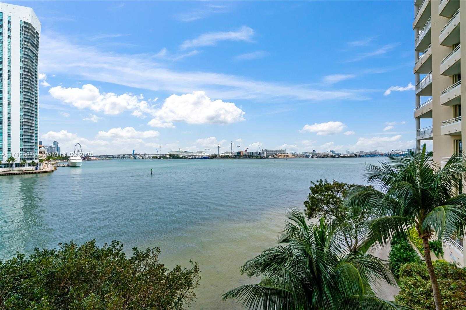 Small Image of 888 Brickell Key Dr, Miami, FL 33131, USA Number 42