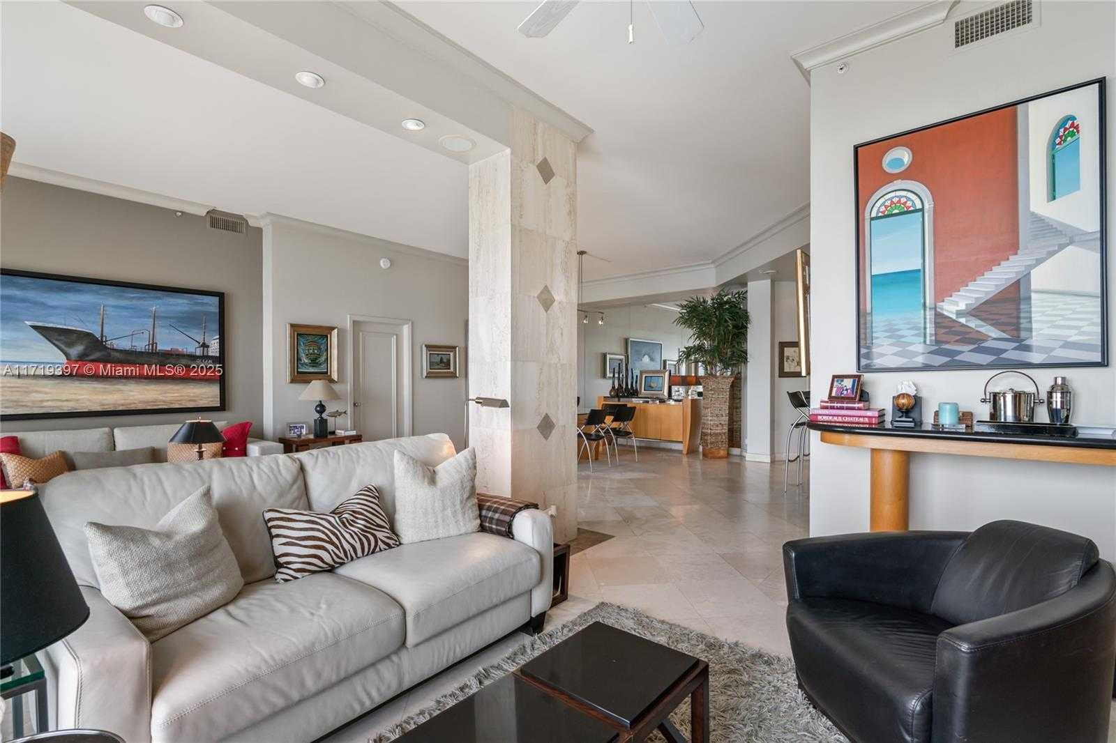 Small Image of 888 Brickell Key Dr, Miami, FL 33131, USA Number 8