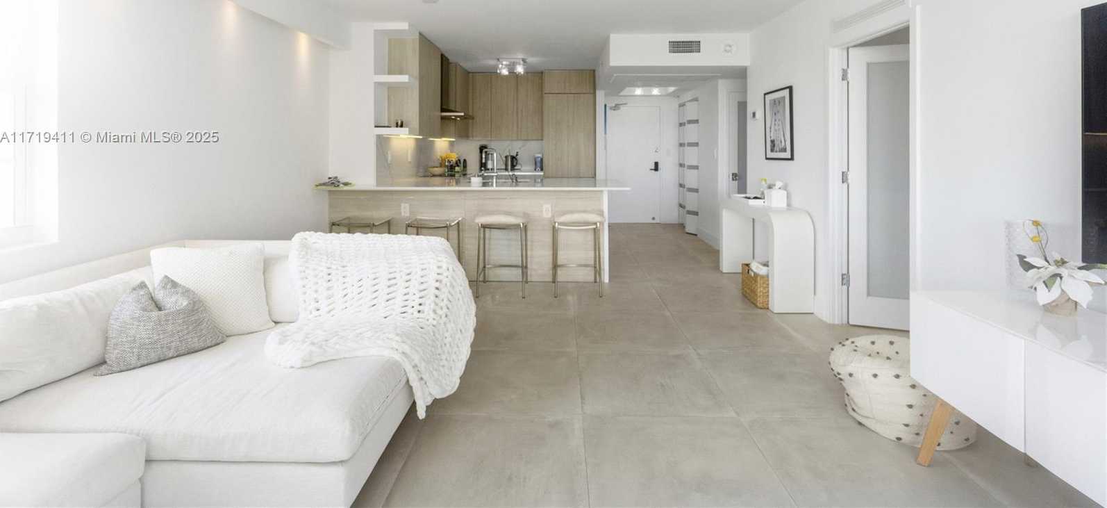 Small Image of 100 LINCOLN RD #1411, Miami Beach Number 2