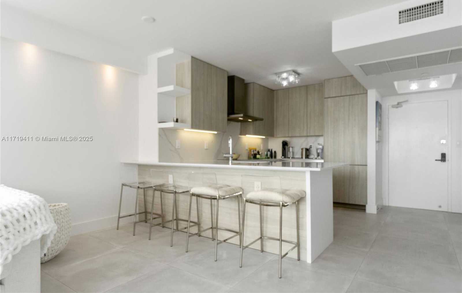 Small Image of 100 LINCOLN RD #1411, Miami Beach Number 4