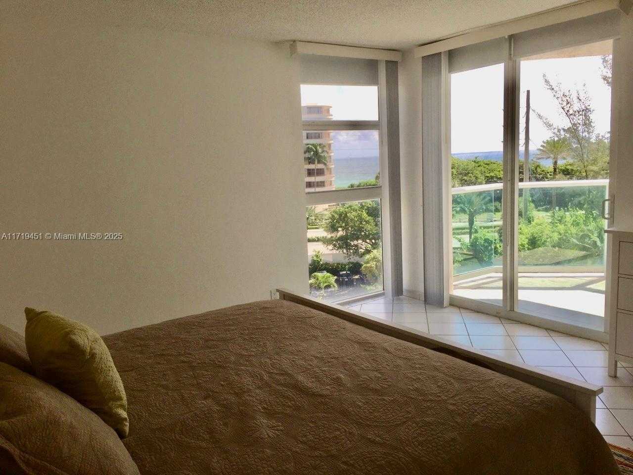 Small Image of 100 Bayview Dr, Sunny Isles Beach, FL 33160, USA Number 16
