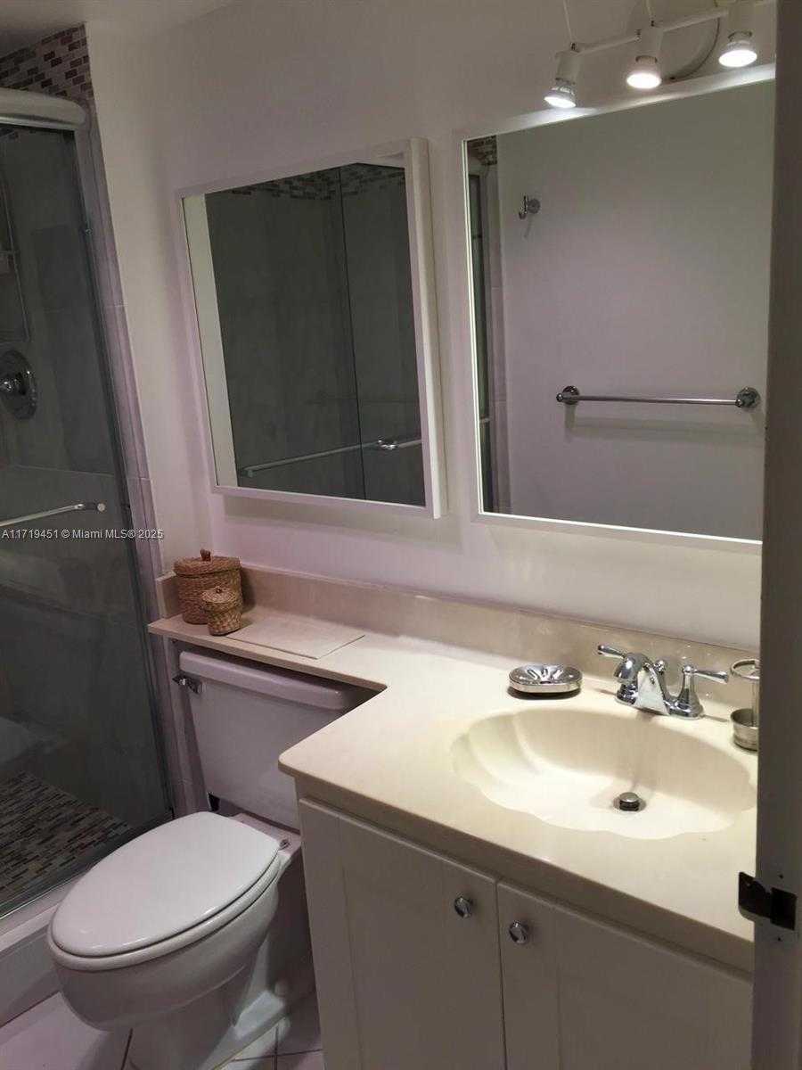 Small Image of 100 Bayview Dr, Sunny Isles Beach, FL 33160, USA Number 27