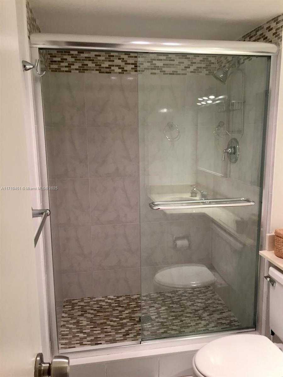Small Image of 100 Bayview Dr, Sunny Isles Beach, FL 33160, USA Number 31