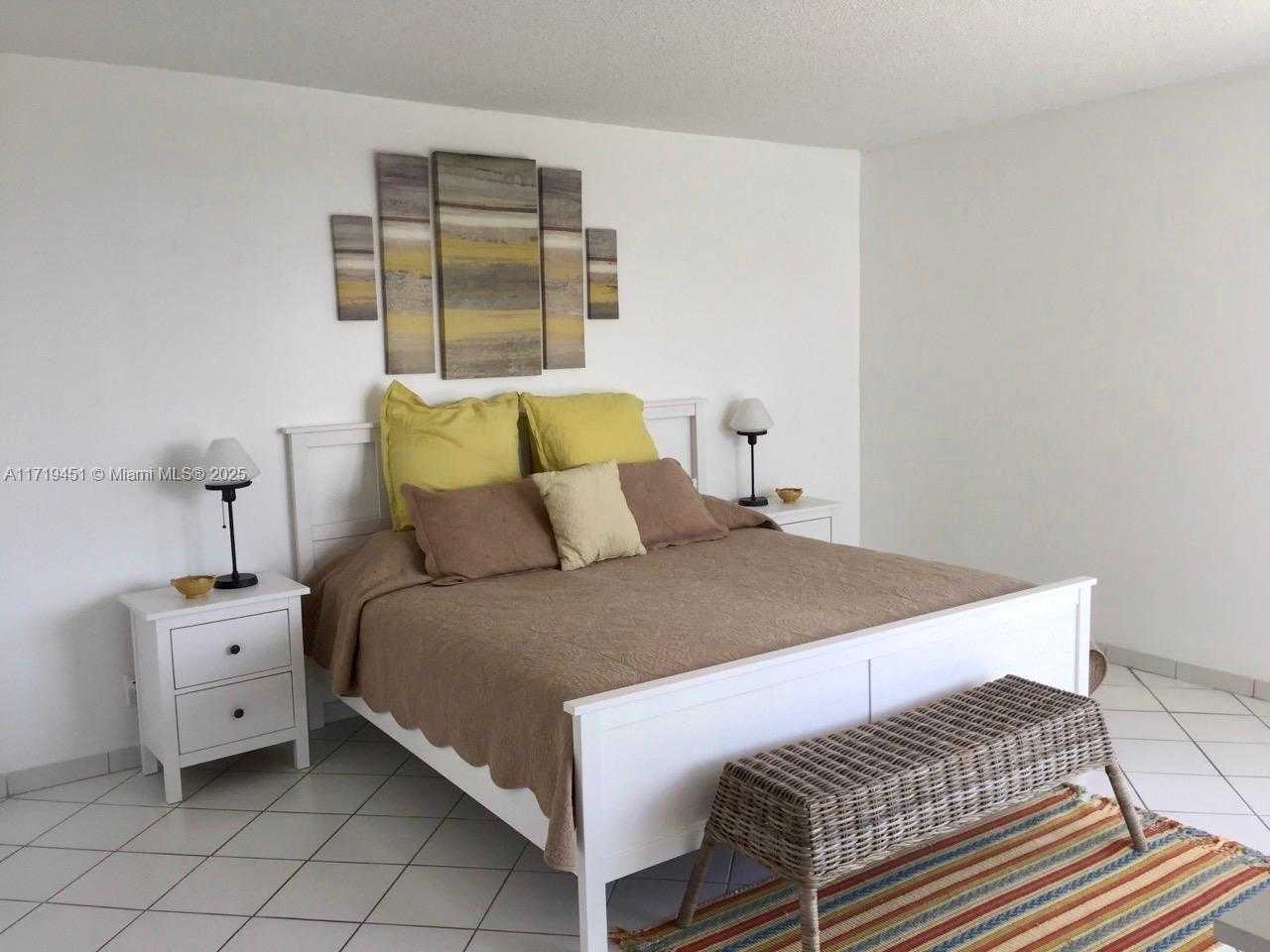 Small Image of 100 Bayview Dr, Sunny Isles Beach, FL 33160, USA Number 34