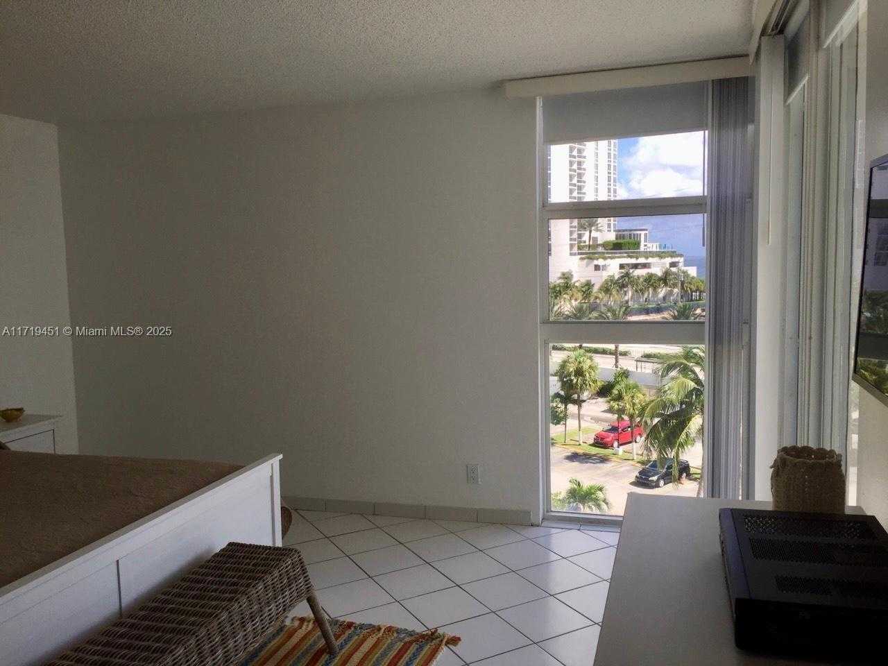 Small Image of 100 Bayview Dr, Sunny Isles Beach, FL 33160, USA Number 35
