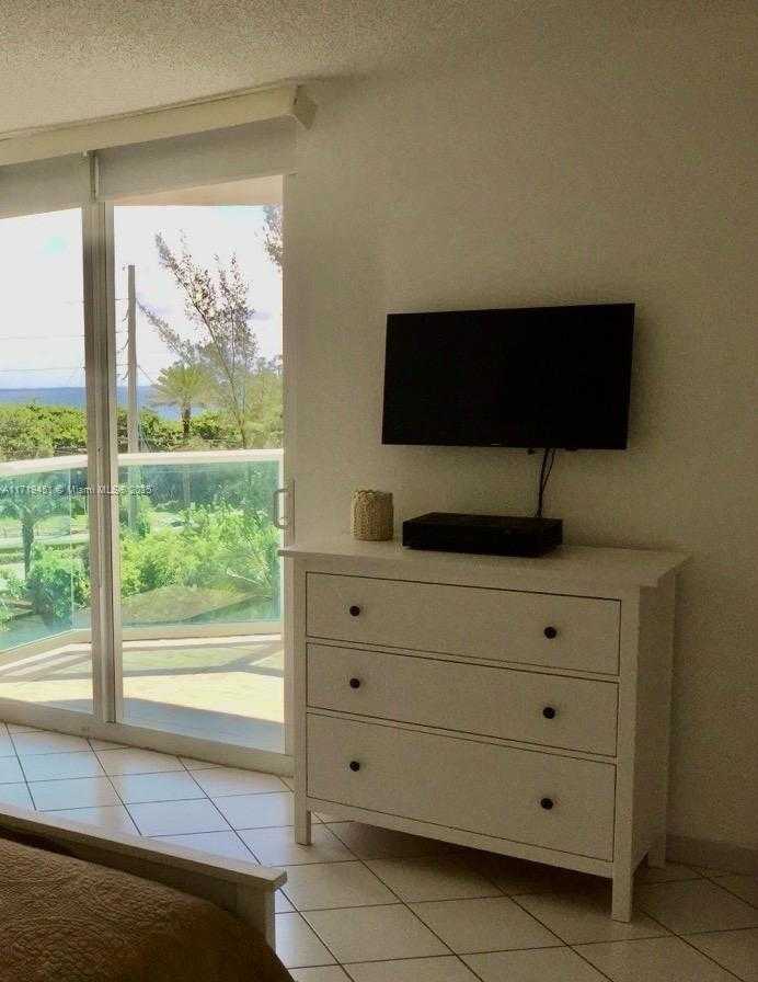 Small Image of 100 Bayview Dr, Sunny Isles Beach, FL 33160, USA Number 37