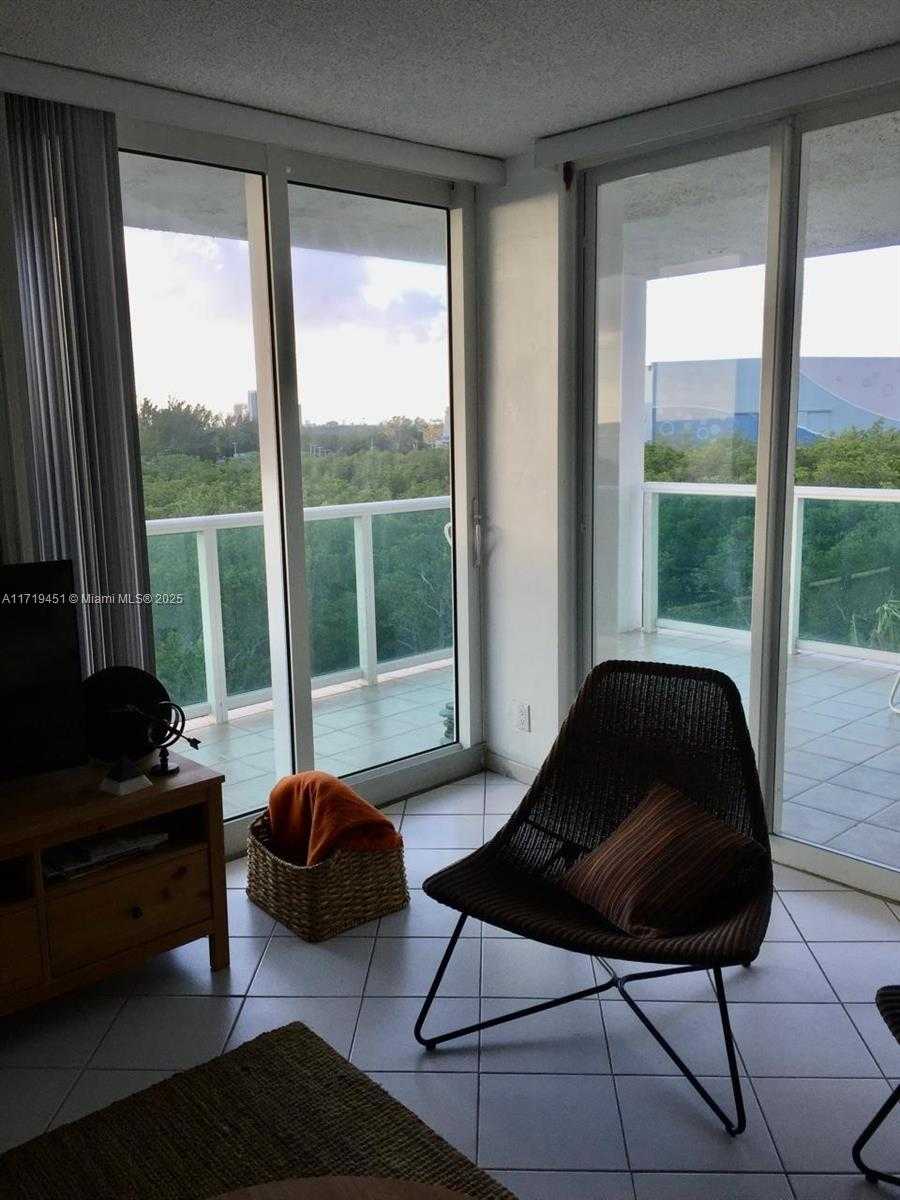 Small Image of 100 Bayview Dr, Sunny Isles Beach, FL 33160, USA Number 40