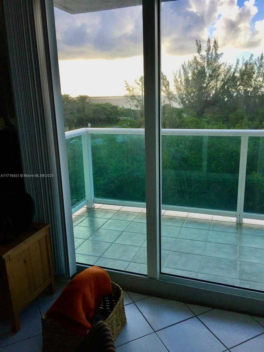 Small Image of 100 Bayview Dr, Sunny Isles Beach, FL 33160, USA Number 43
