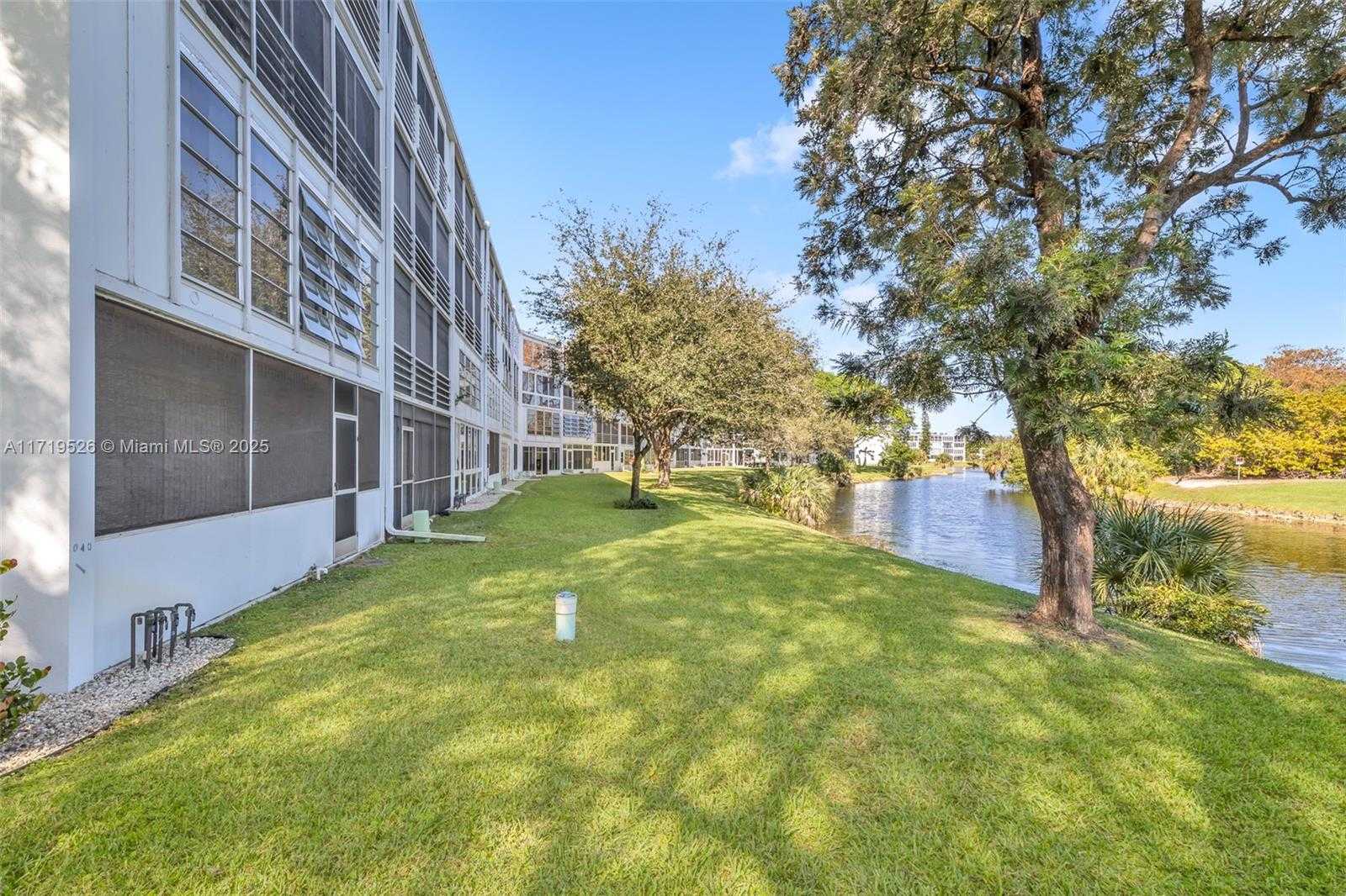 Small Image of 3037 NEWPORT H #3037, Deerfield Beach Number 31