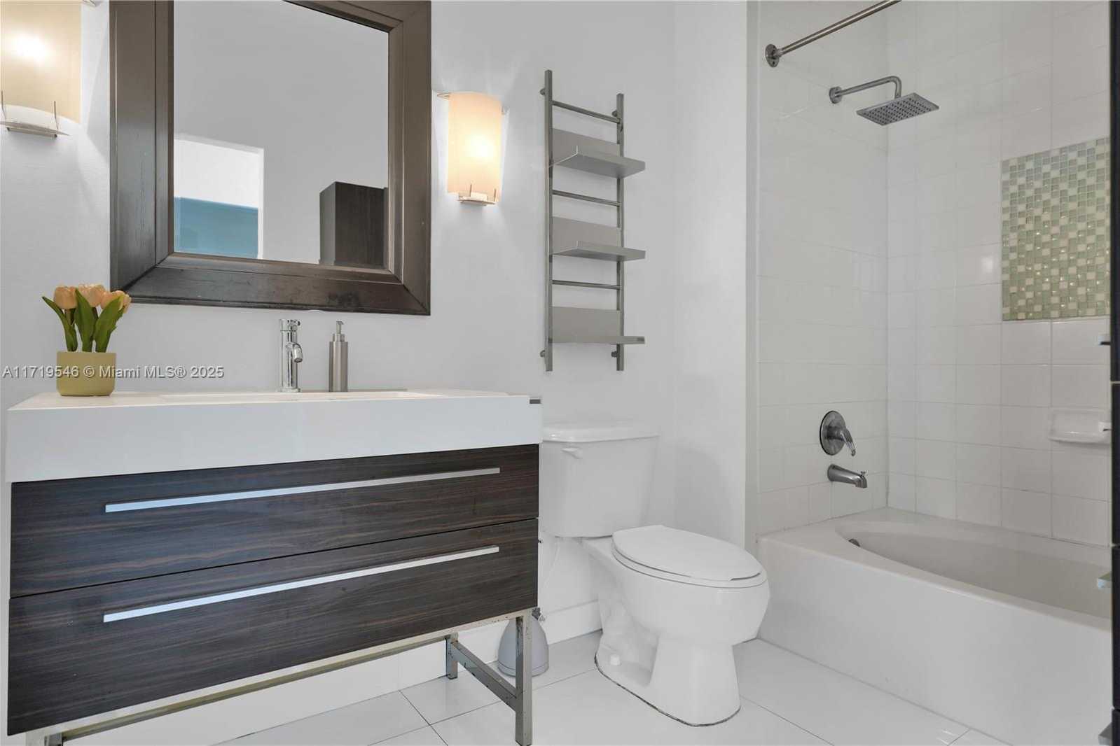 Small Image of 2001 BISCAYNE BLVD #3213, Miami Number 12