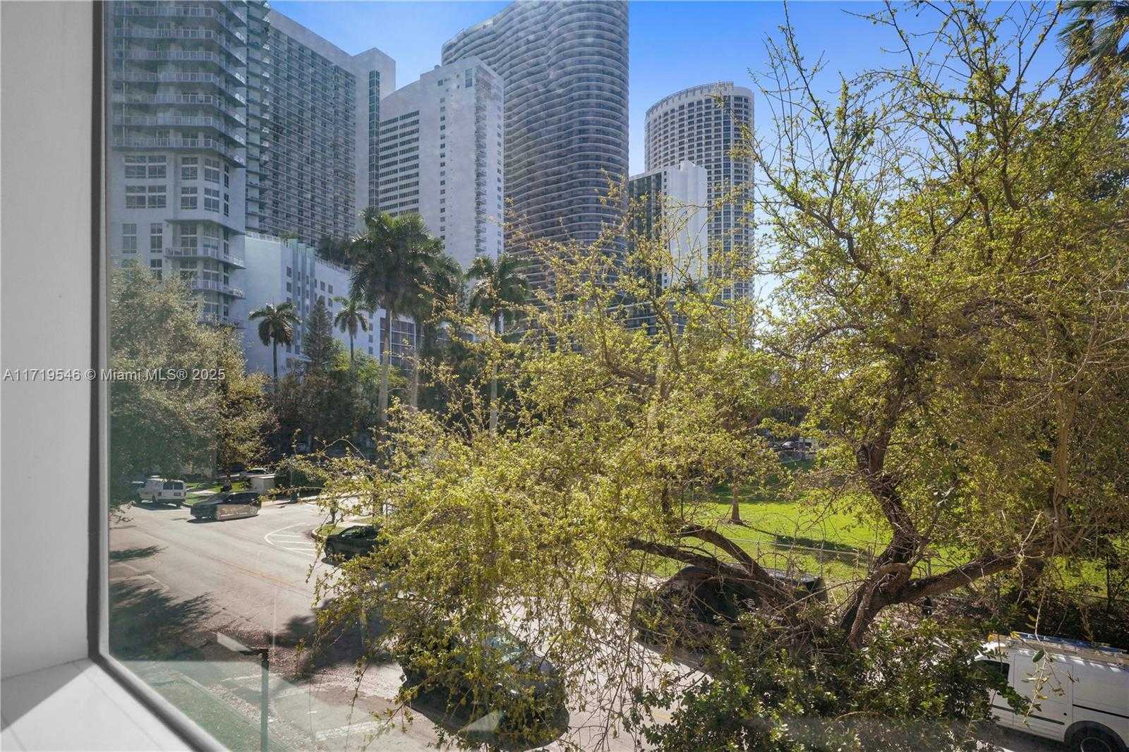 Small Image of 2001 BISCAYNE BLVD #3213, Miami Number 15