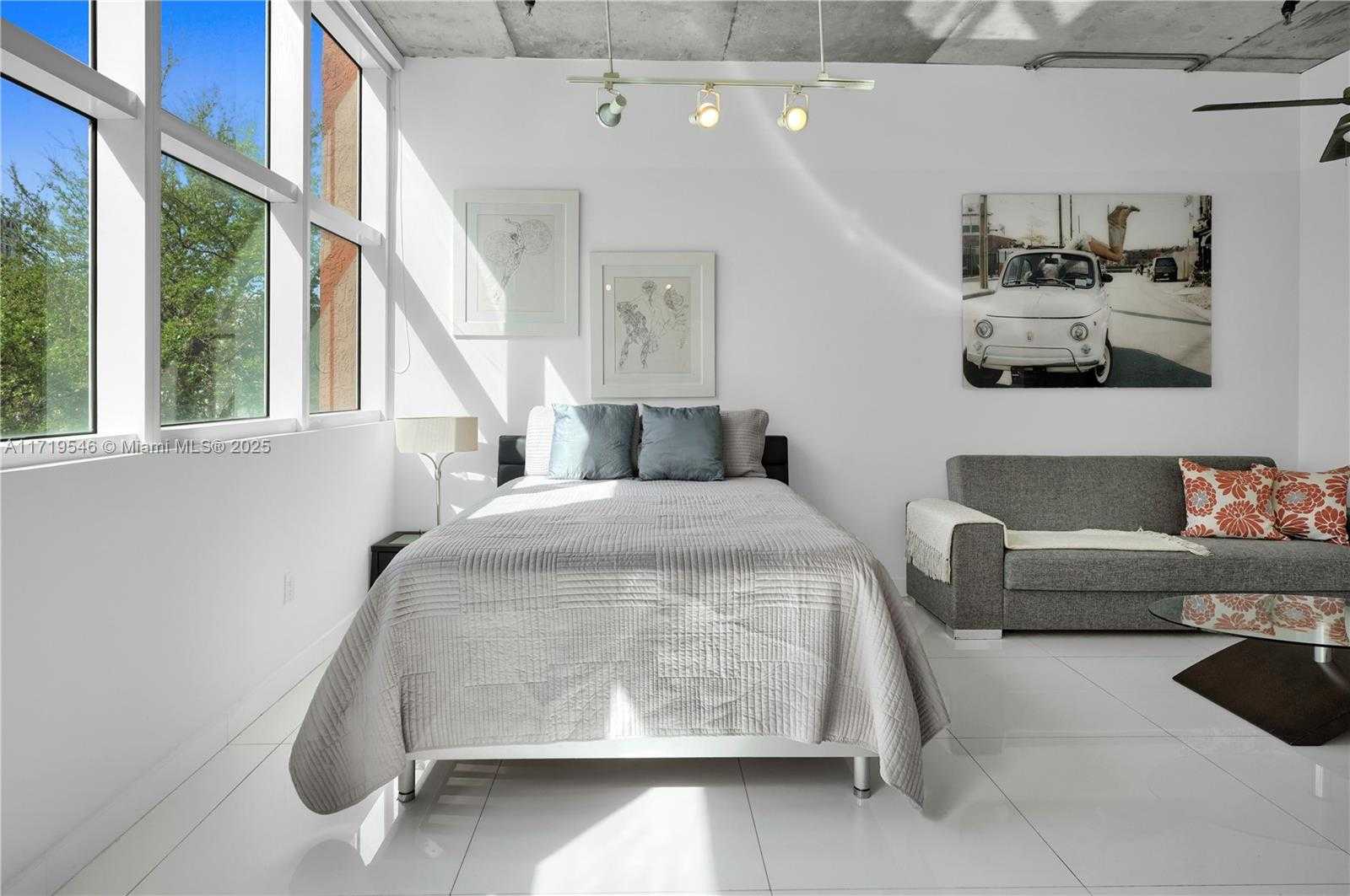 Small Image of 2001 BISCAYNE BLVD #3213, Miami Number 16