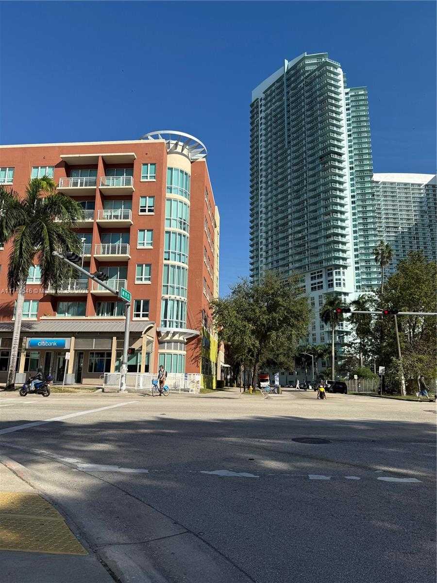 Small Image of 2001 BISCAYNE BLVD #3213, Miami Number 4