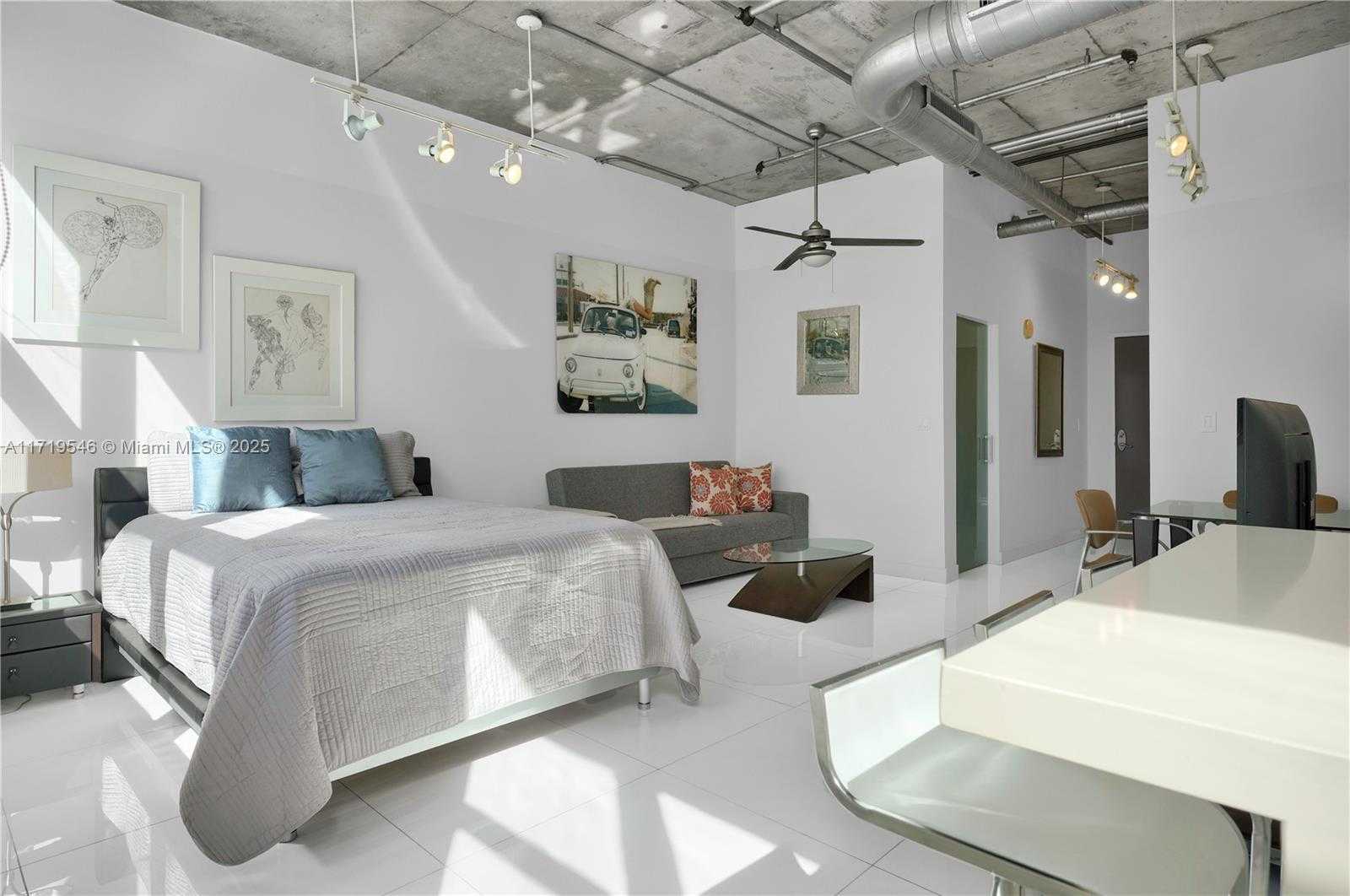 Small Image of 2001 BISCAYNE BLVD #3213, Miami Number 9
