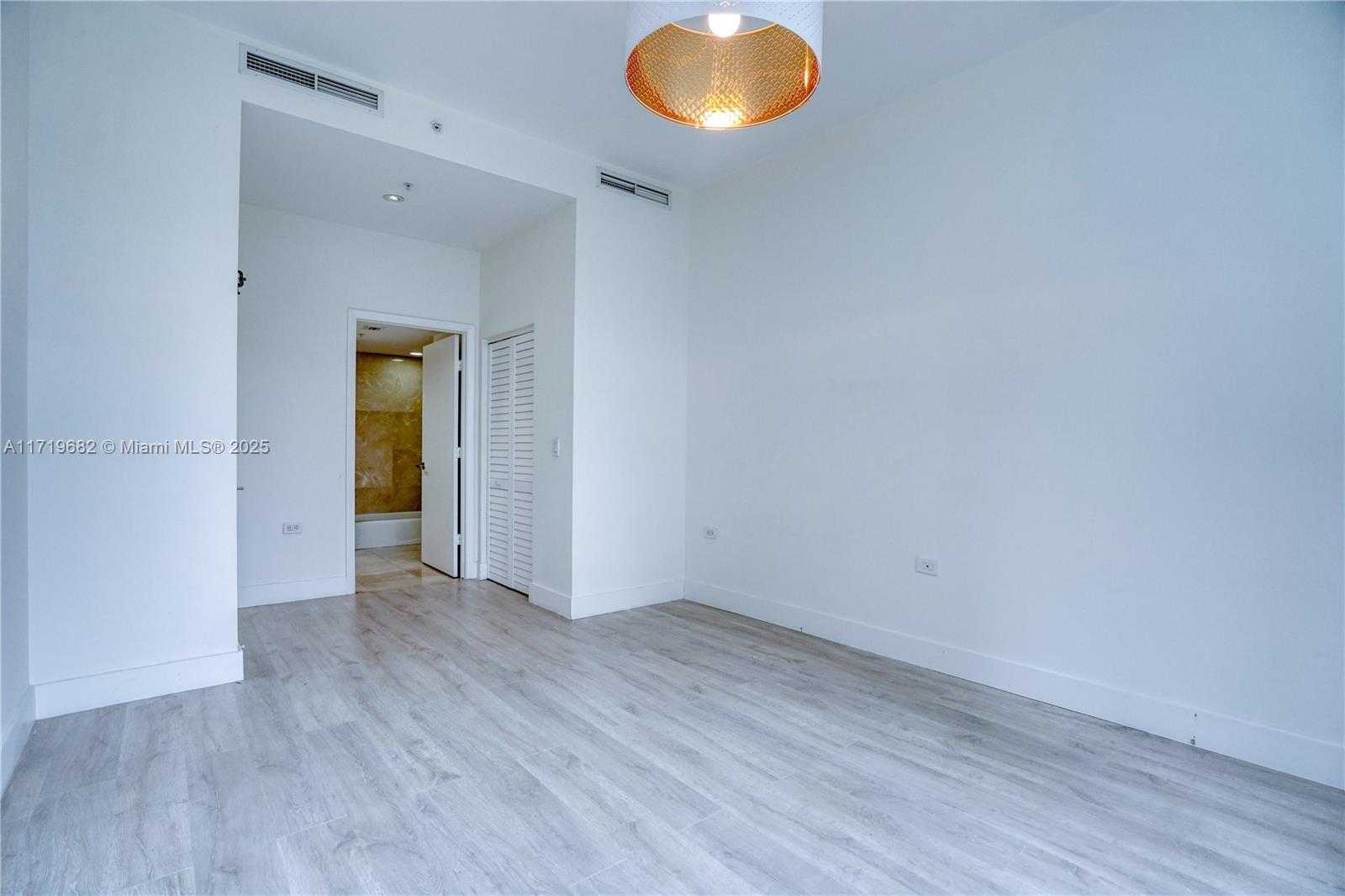 Small Image of 801 BRICKELL KEY BLVD #502, Miami Number 10