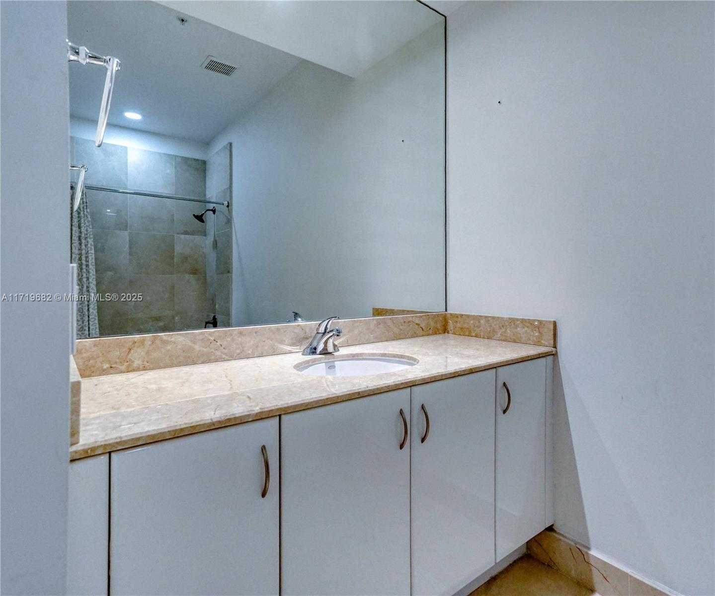 Small Image of 801 BRICKELL KEY BLVD #502, Miami Number 4