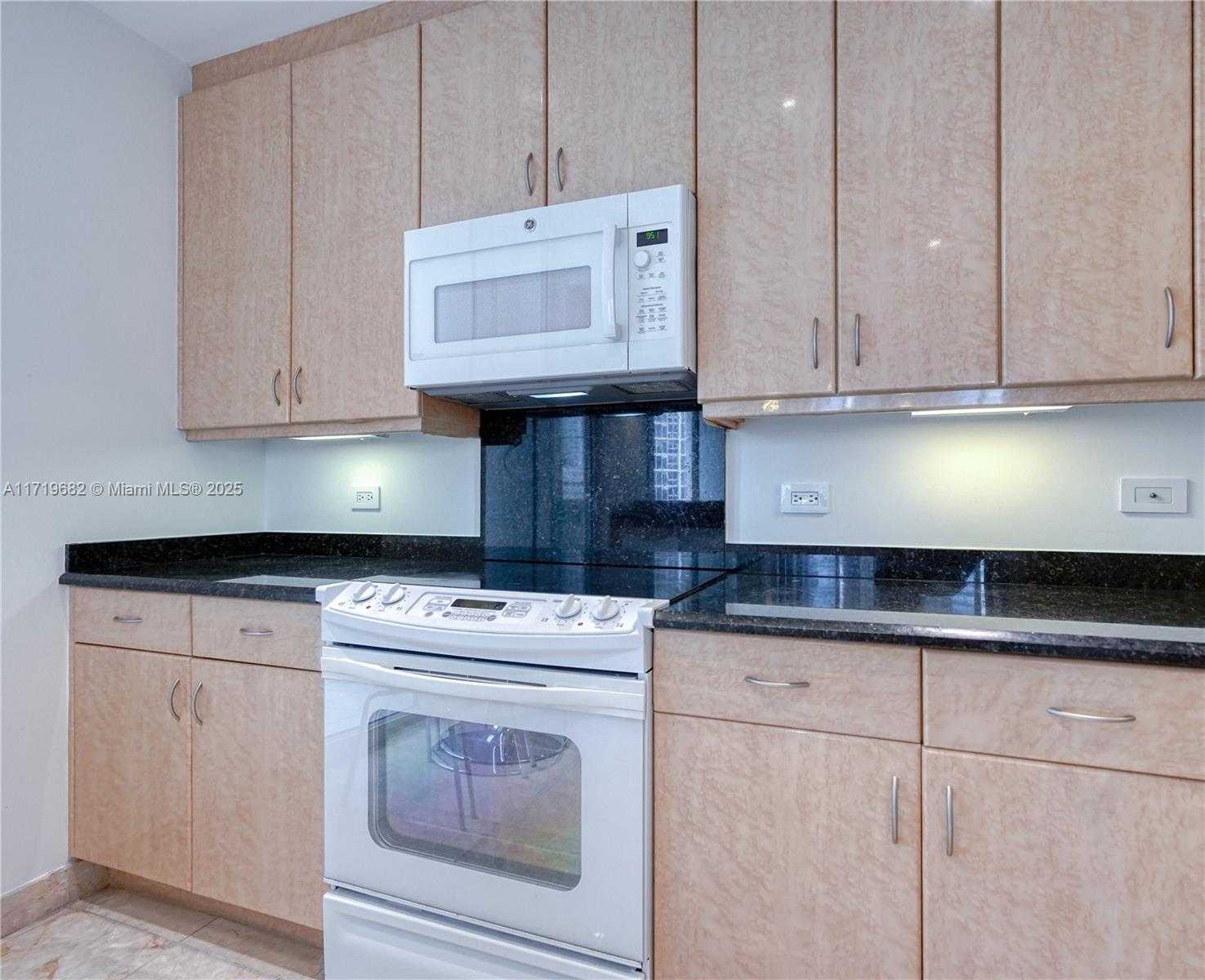 Small Image of 801 BRICKELL KEY BLVD #502, Miami Number 43