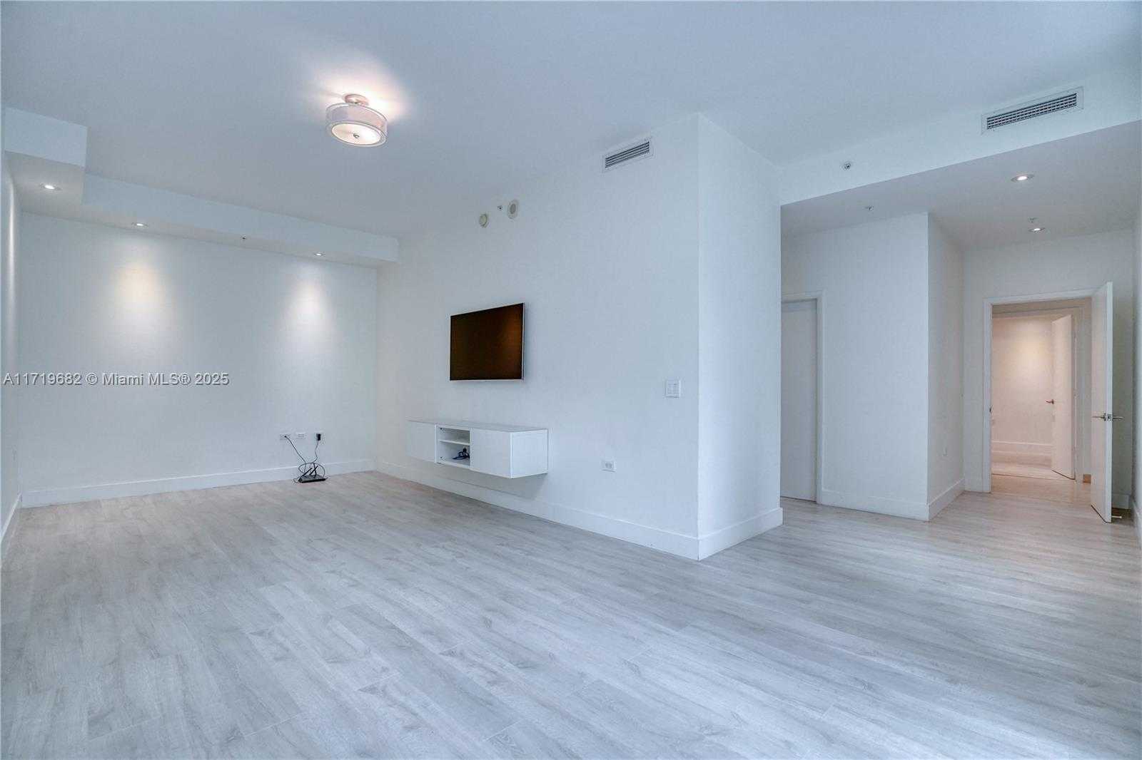 Small Image of 801 BRICKELL KEY BLVD #502, Miami Number 5