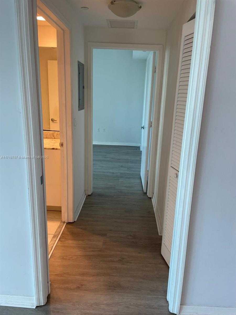 Small Image of 951 BRICKELL AVE #3303, Miami Number 10