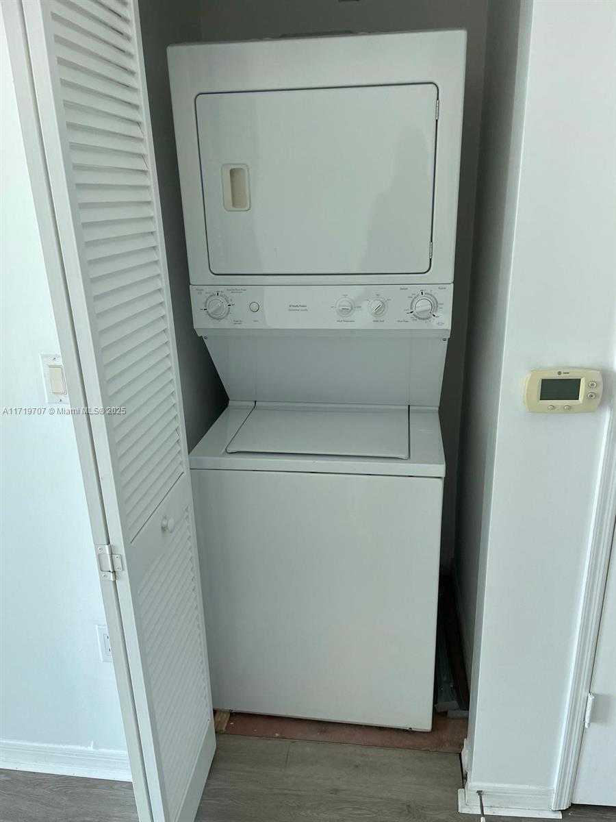Small Image of 951 BRICKELL AVE #3303, Miami Number 19