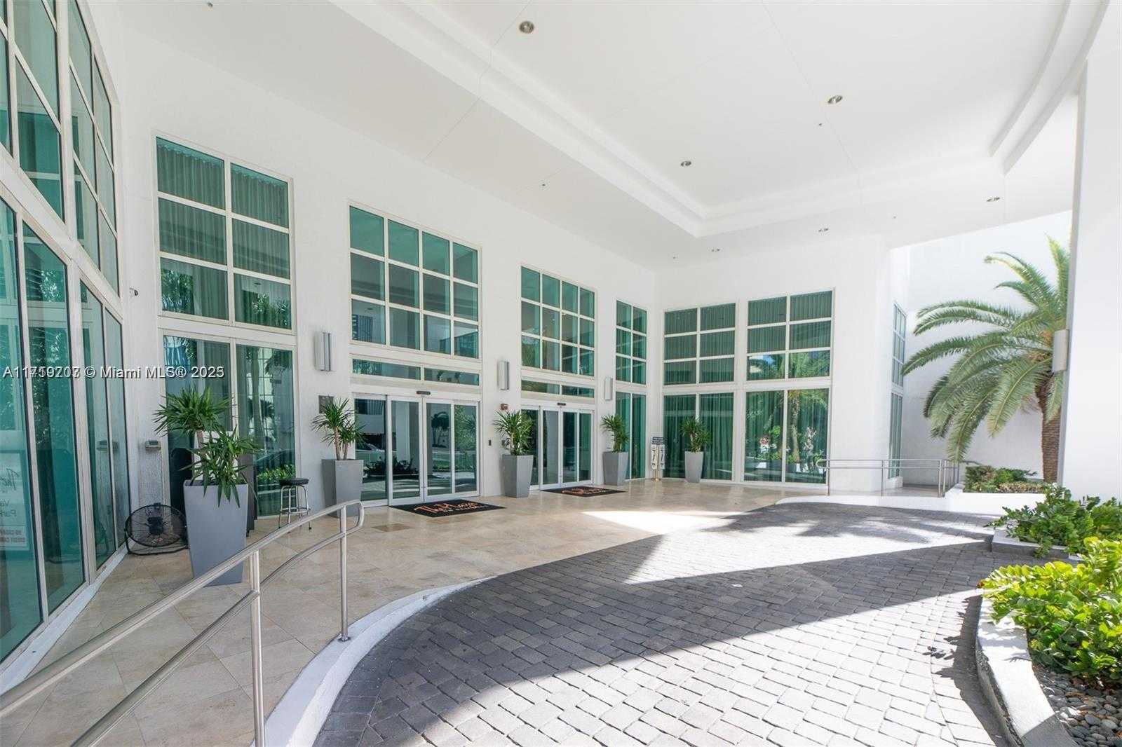 Small Image of 951 BRICKELL AVE #3303, Miami Number 2