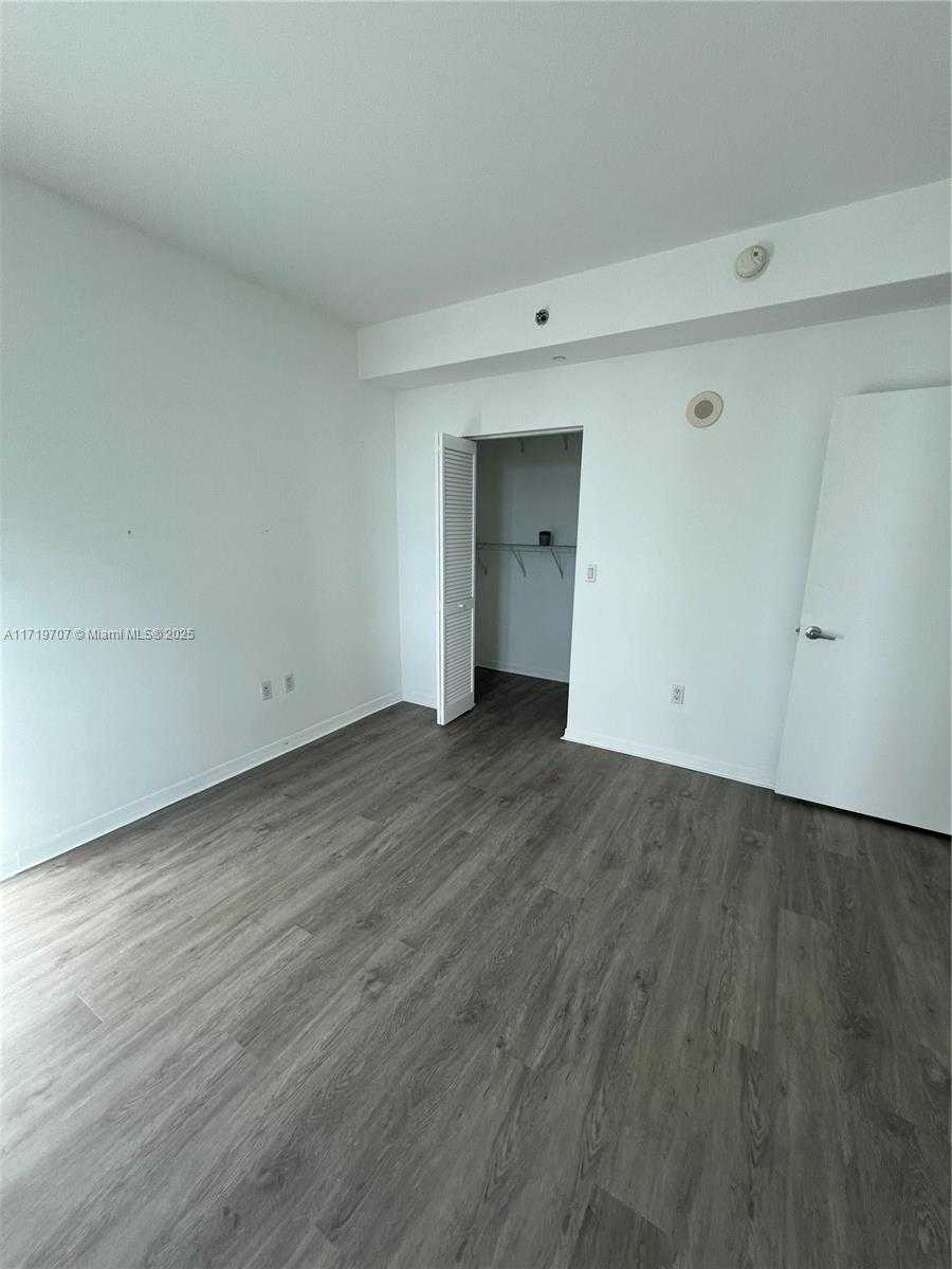 Small Image of 951 BRICKELL AVE #3303, Miami Number 22