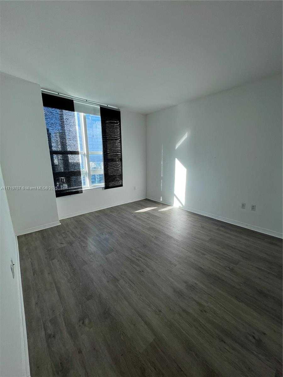 Small Image of 951 BRICKELL AVE #3303, Miami Number 23