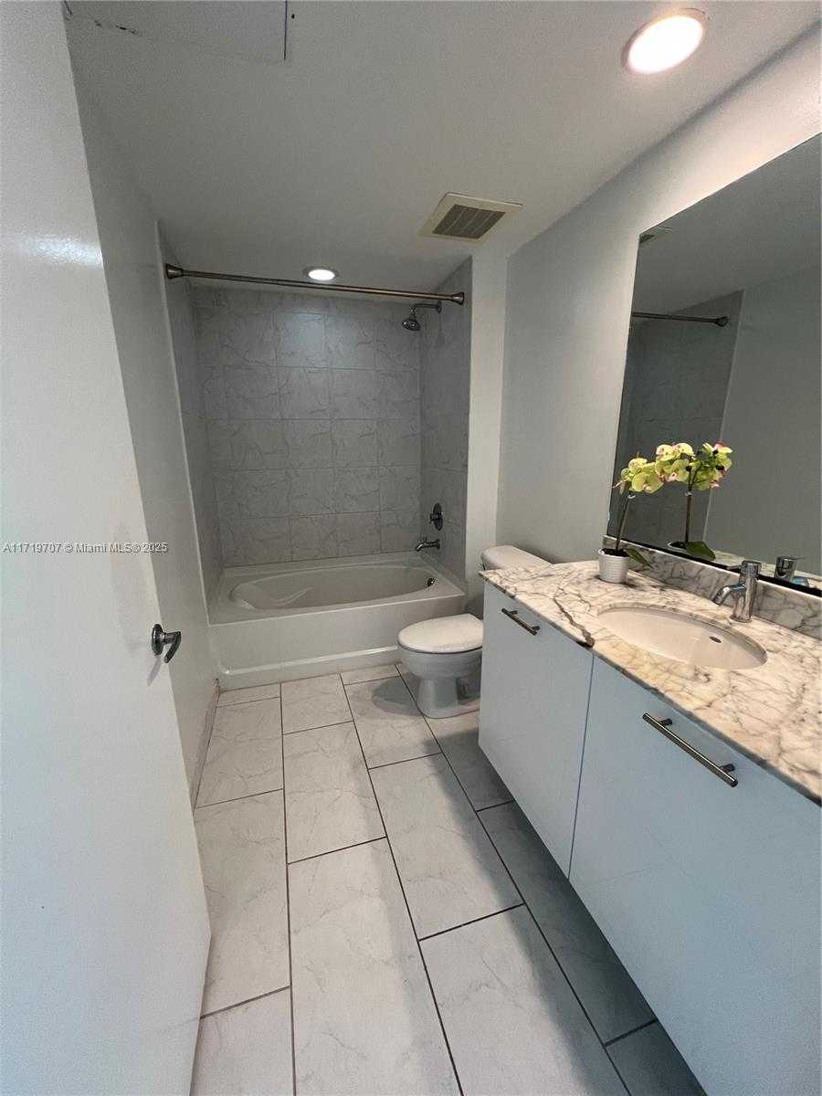 Small Image of 951 BRICKELL AVE #3303, Miami Number 24