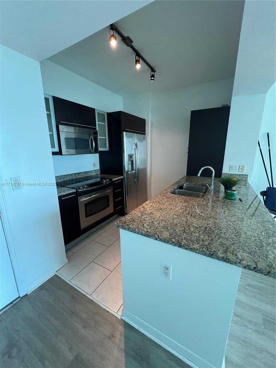 Small Image of 951 BRICKELL AVE #3303, Miami Number 5