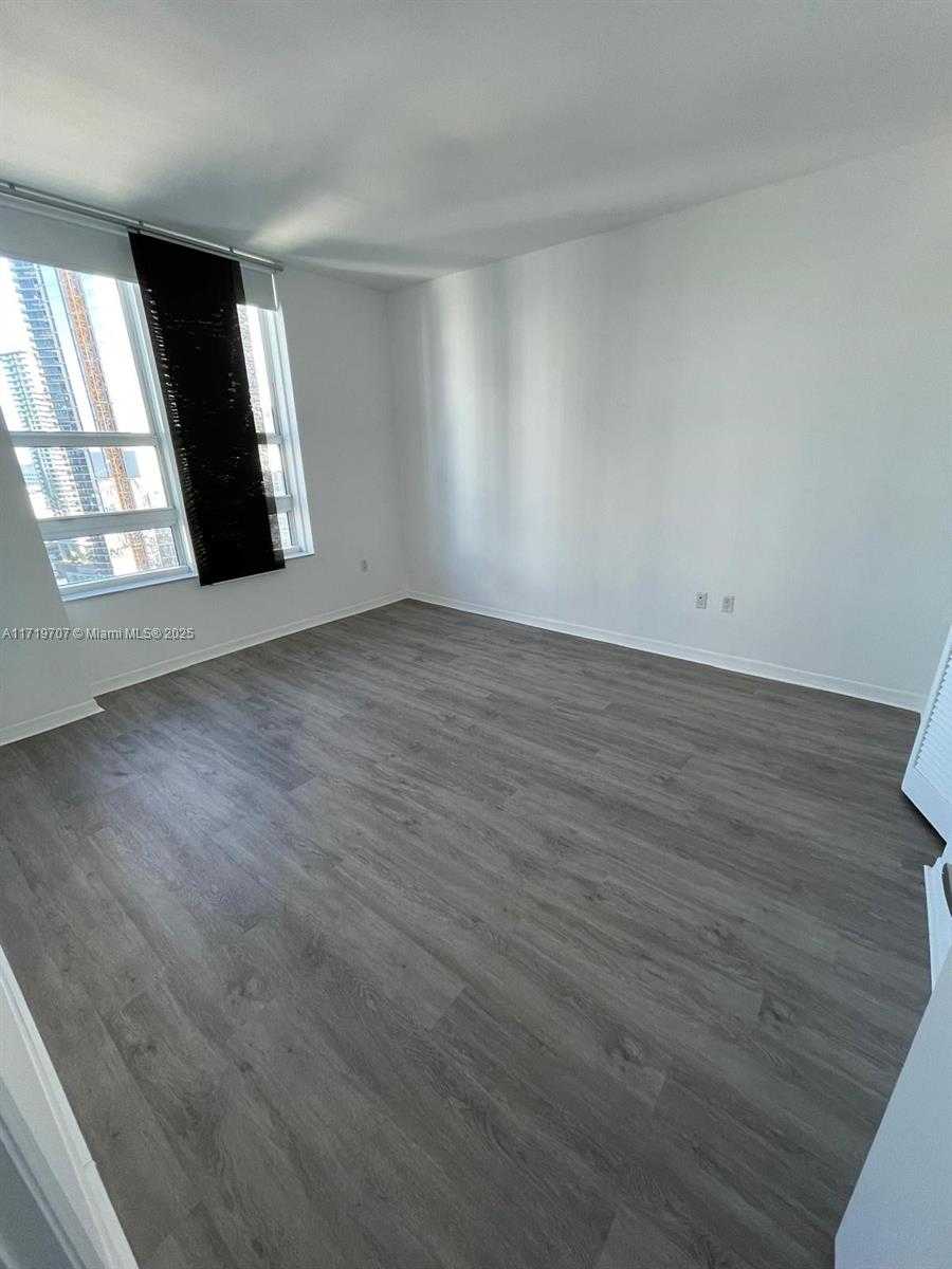 Small Image of 951 BRICKELL AVE #3303, Miami Number 8