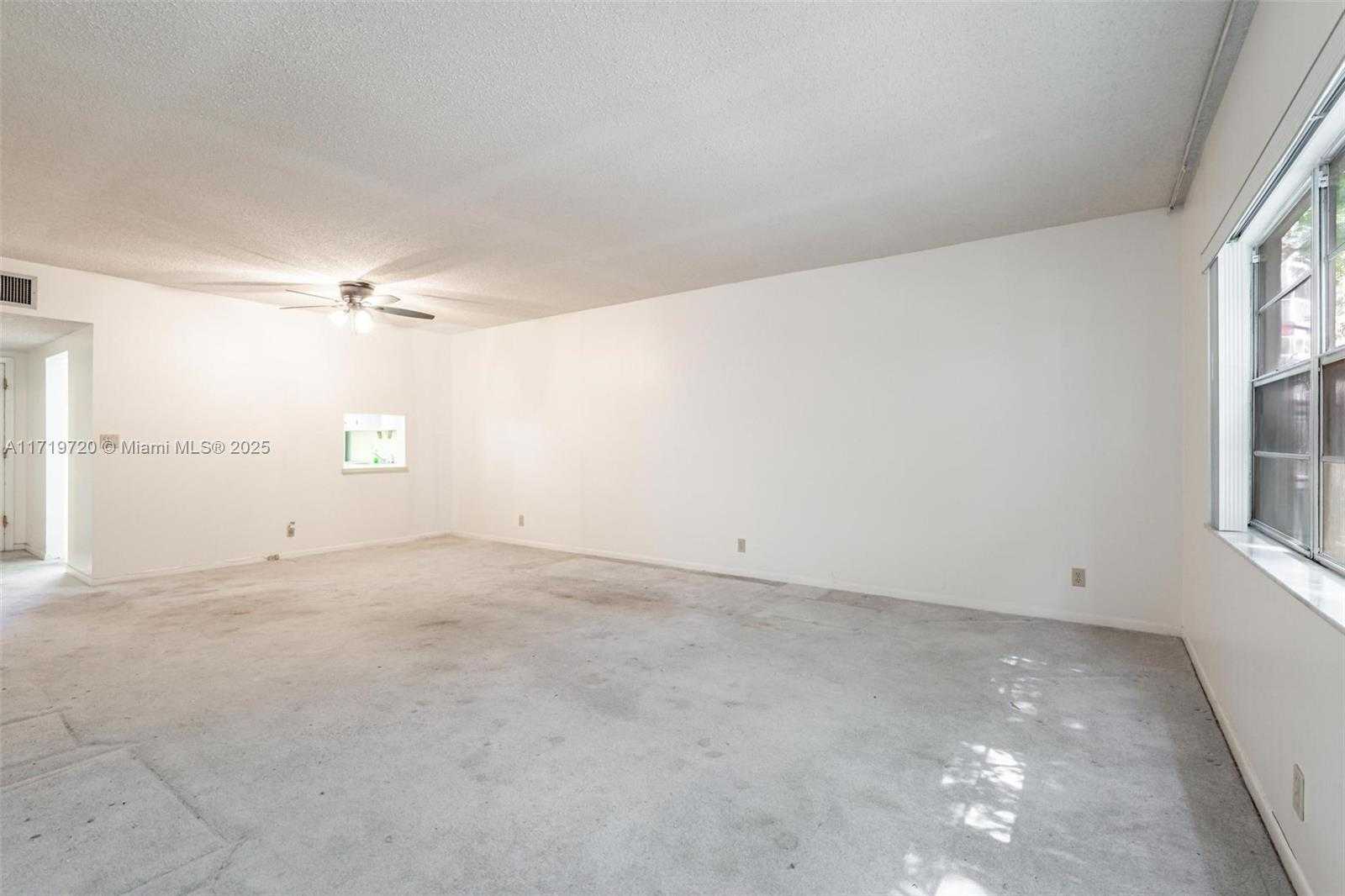 Small Image of 6731 CYPRESS RD #104, Plantation Number 12