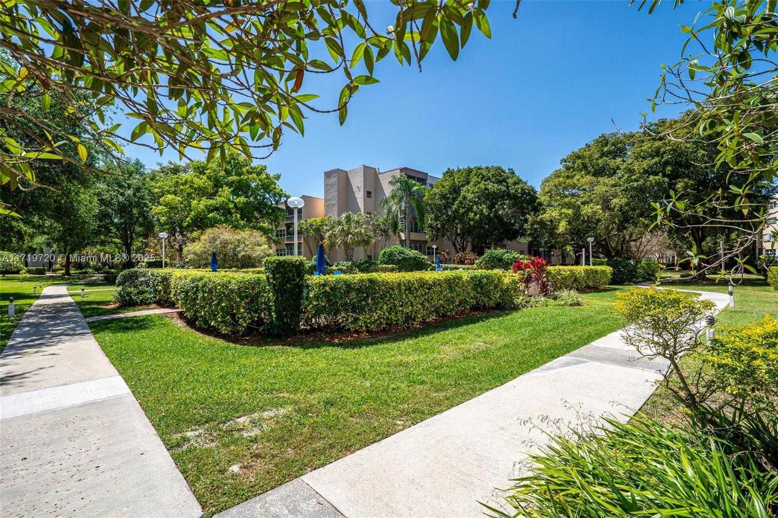 Small Image of 6731 CYPRESS RD #104, Plantation Number 21
