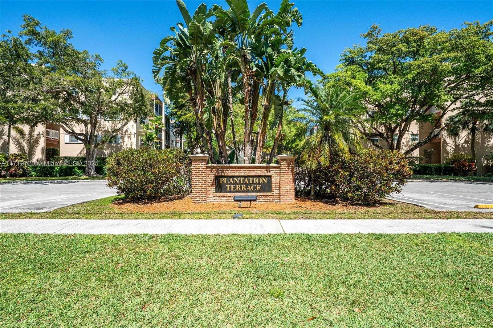 Small Image of 6731 CYPRESS RD #104, Plantation Number 22