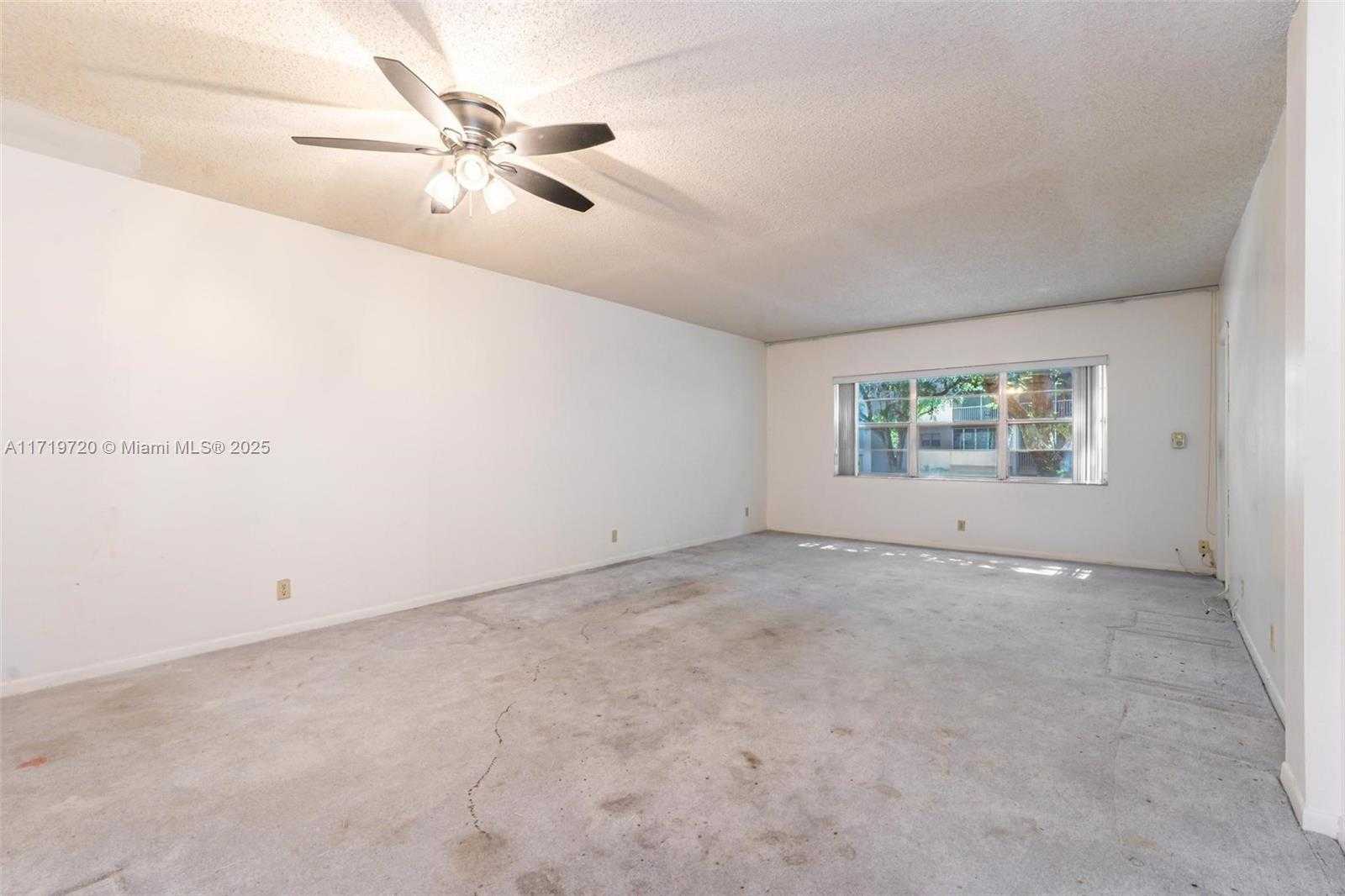 Small Image of 6731 CYPRESS RD #104, Plantation Number 5