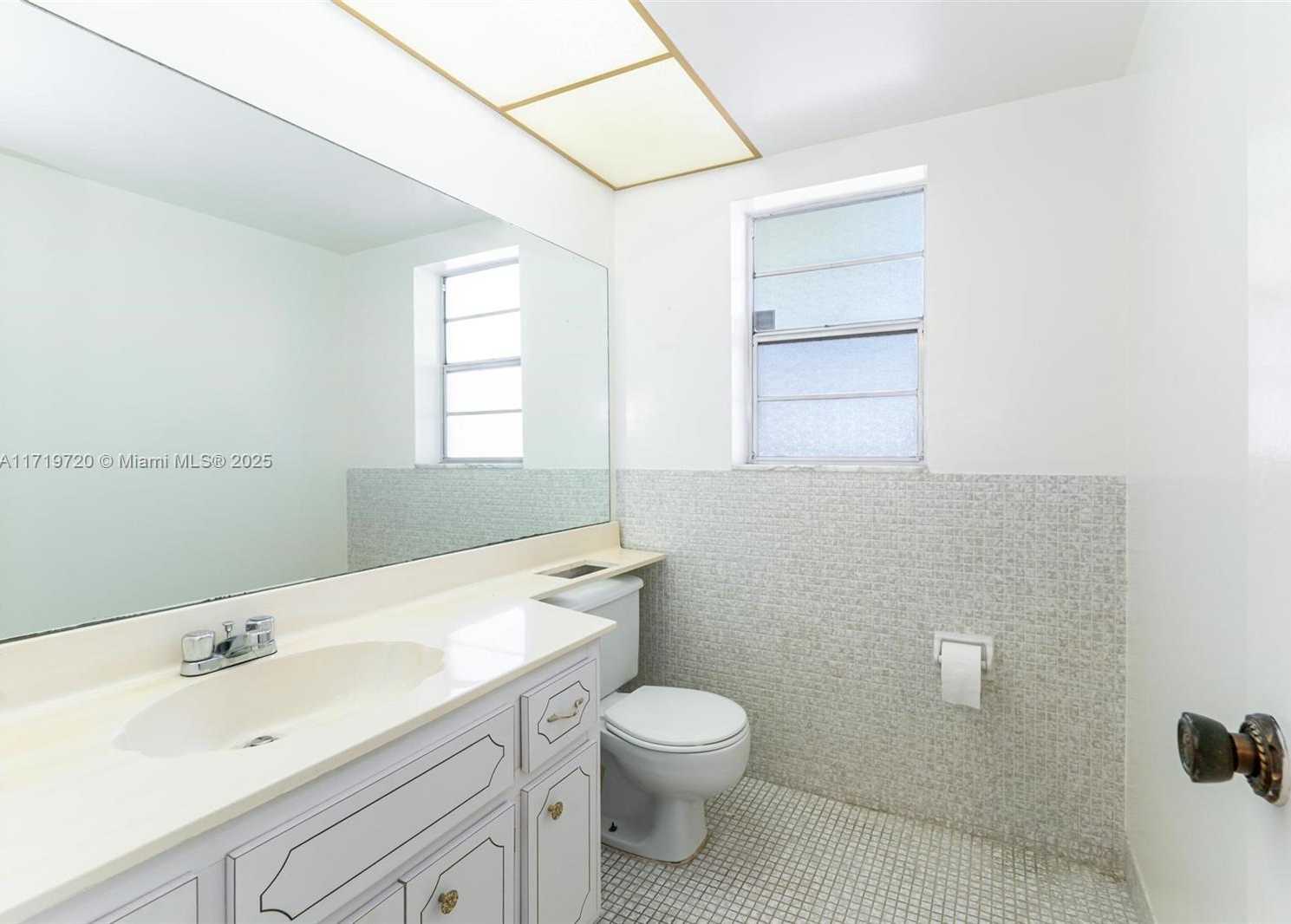 Small Image of 6731 CYPRESS RD #104, Plantation Number 7