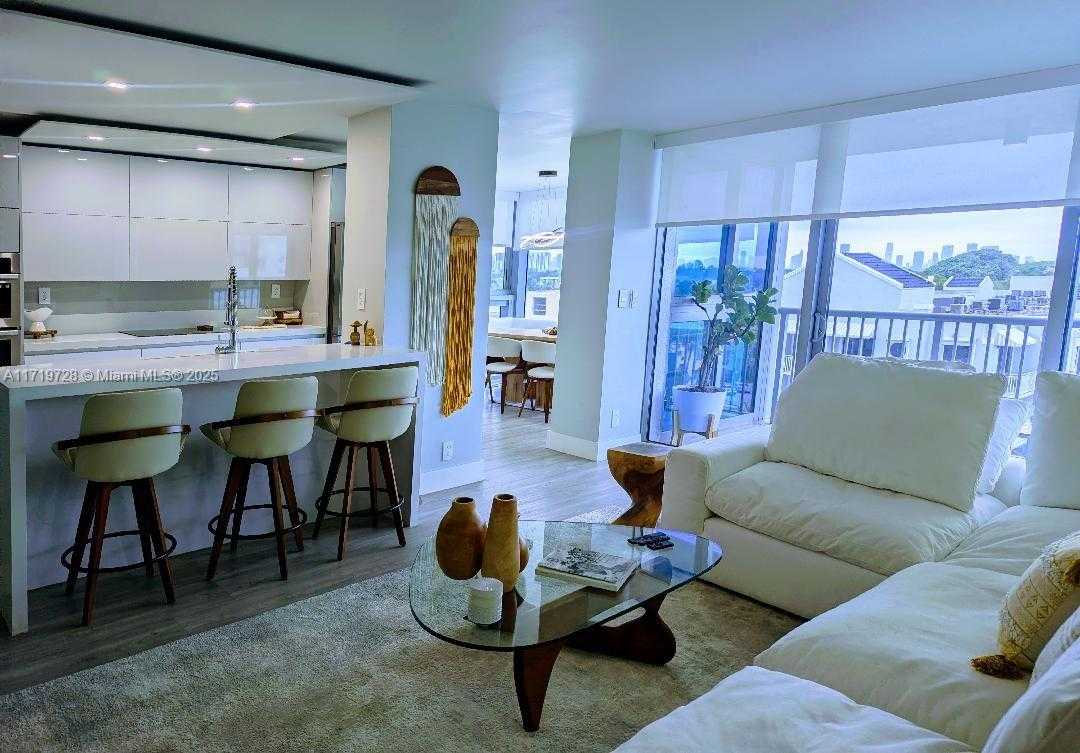 Small Image of 2655 COLLINS AVE #802, Miami Beach Number 13