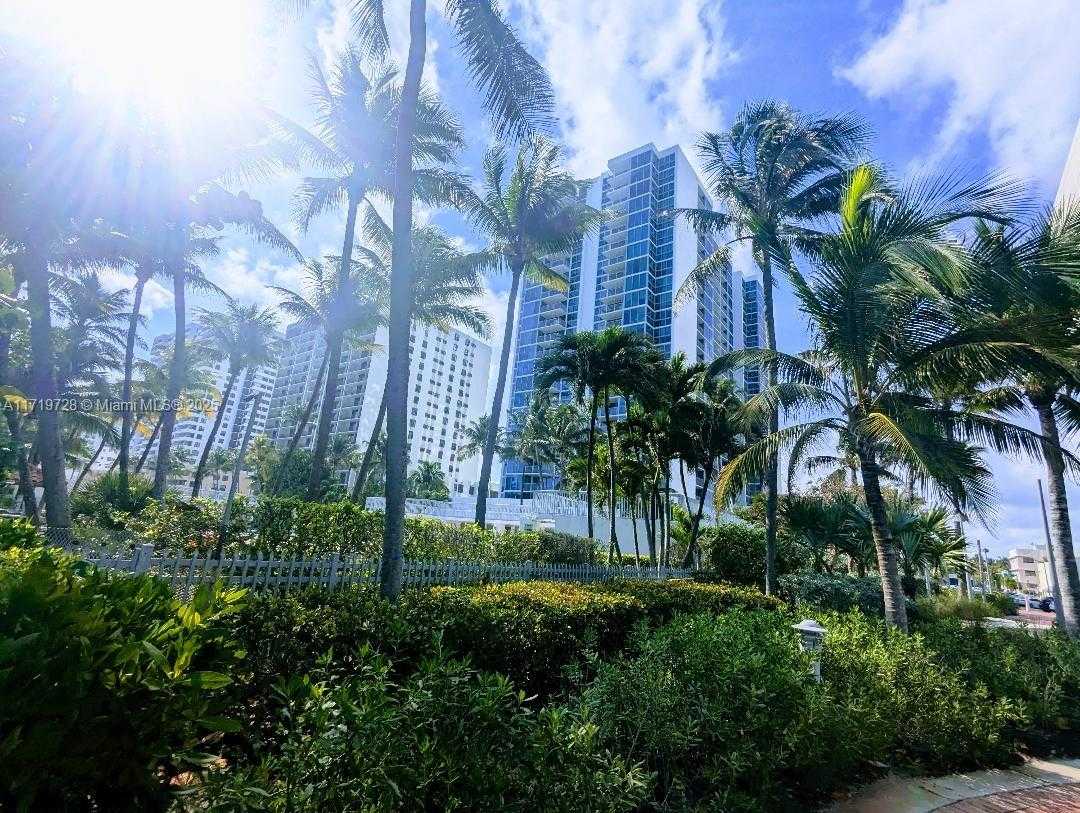 Small Image of 2655 COLLINS AVE #802, Miami Beach Number 44