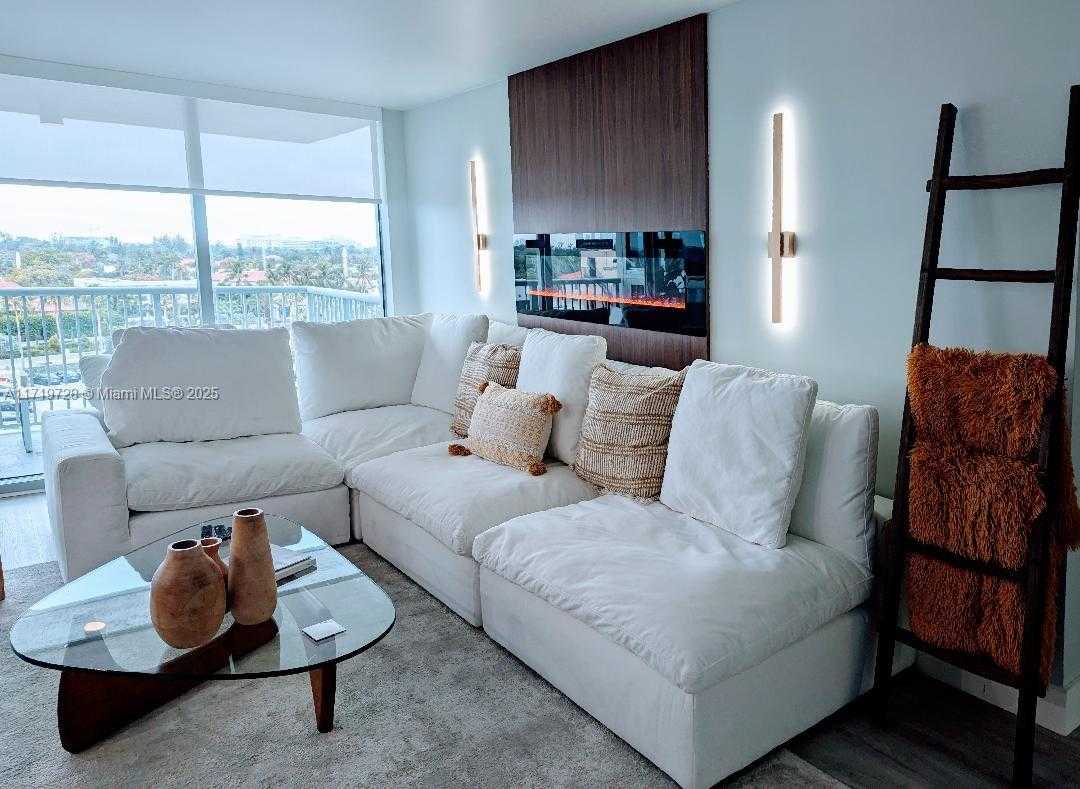 Small Image of 2655 COLLINS AVE #802, Miami Beach Number 5