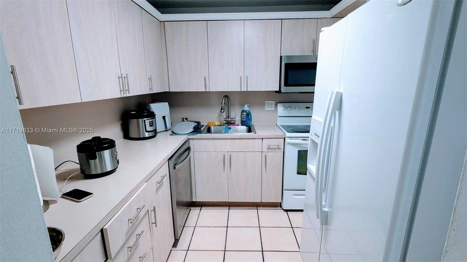 Small Image of 1825 WEST 44TH PL #208, Hialeah Number 12