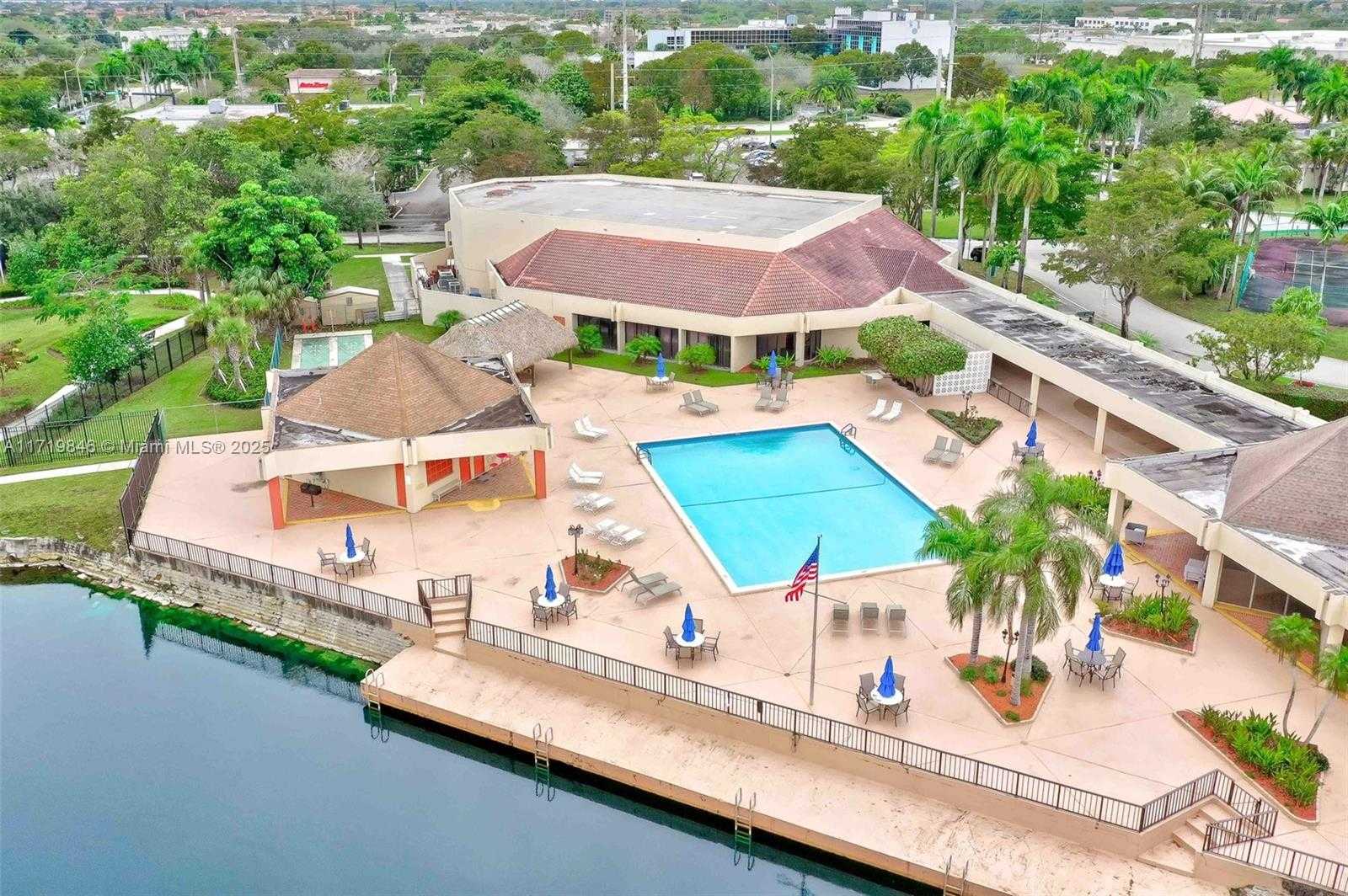 Small Image of 2931 EAST SUNRISE LAKES DR #202, Sunrise Number 25