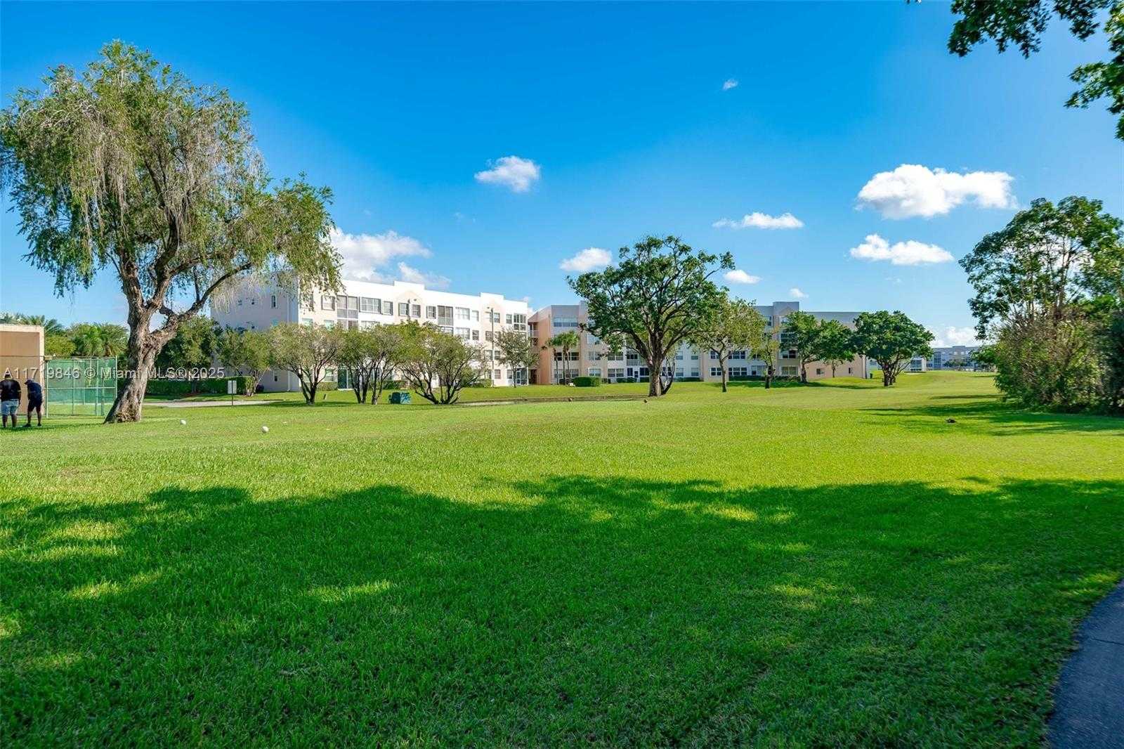 Small Image of 2931 EAST SUNRISE LAKES DR #202, Sunrise Number 26