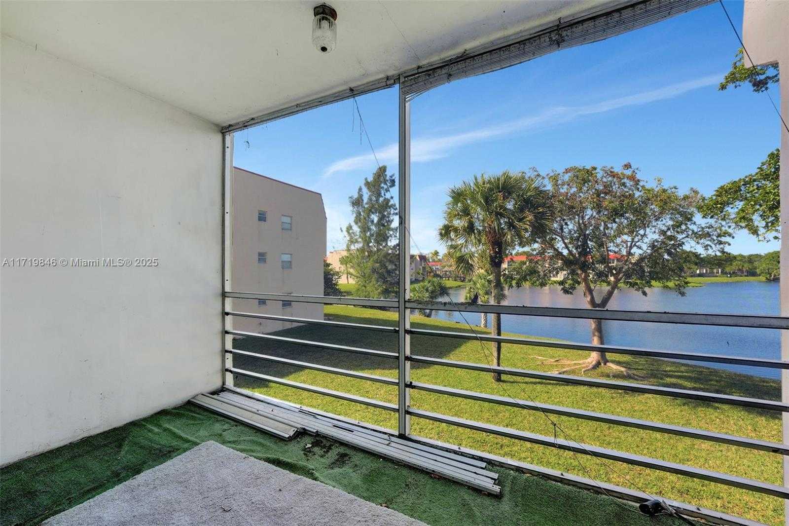 Small Image of 2931 EAST SUNRISE LAKES DR #202, Sunrise Number 3