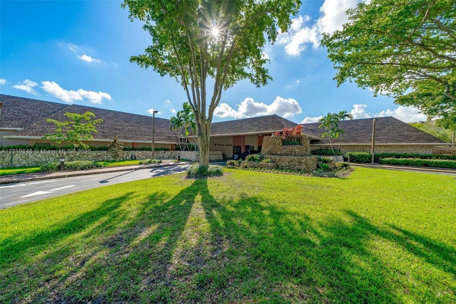 Small Image of 2931 EAST SUNRISE LAKES DR #202, Sunrise Number 31