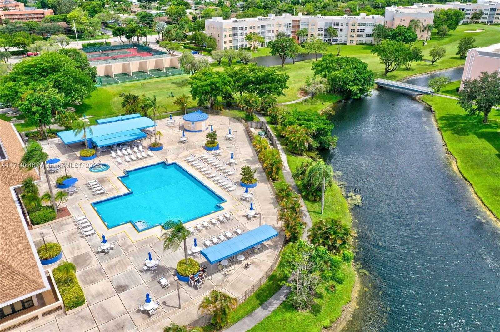 Small Image of 2931 EAST SUNRISE LAKES DR #202, Sunrise Number 32