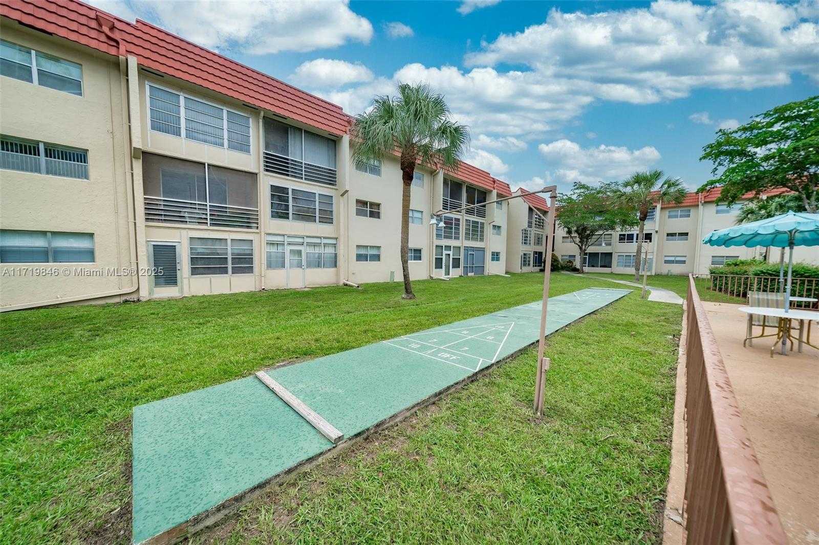 Small Image of 2931 EAST SUNRISE LAKES DR #202, Sunrise Number 37