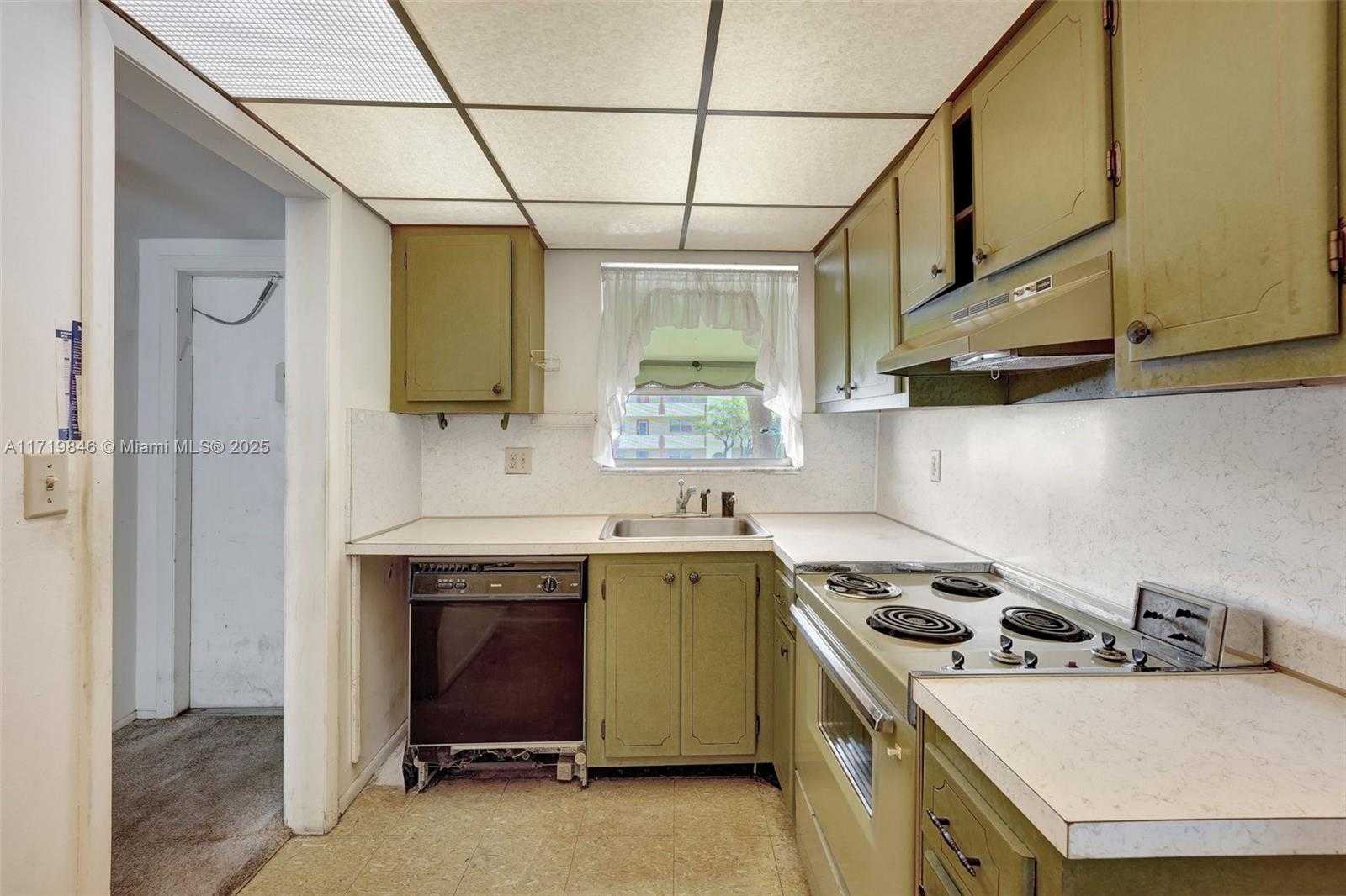 Small Image of 2931 EAST SUNRISE LAKES DR #202, Sunrise Number 6