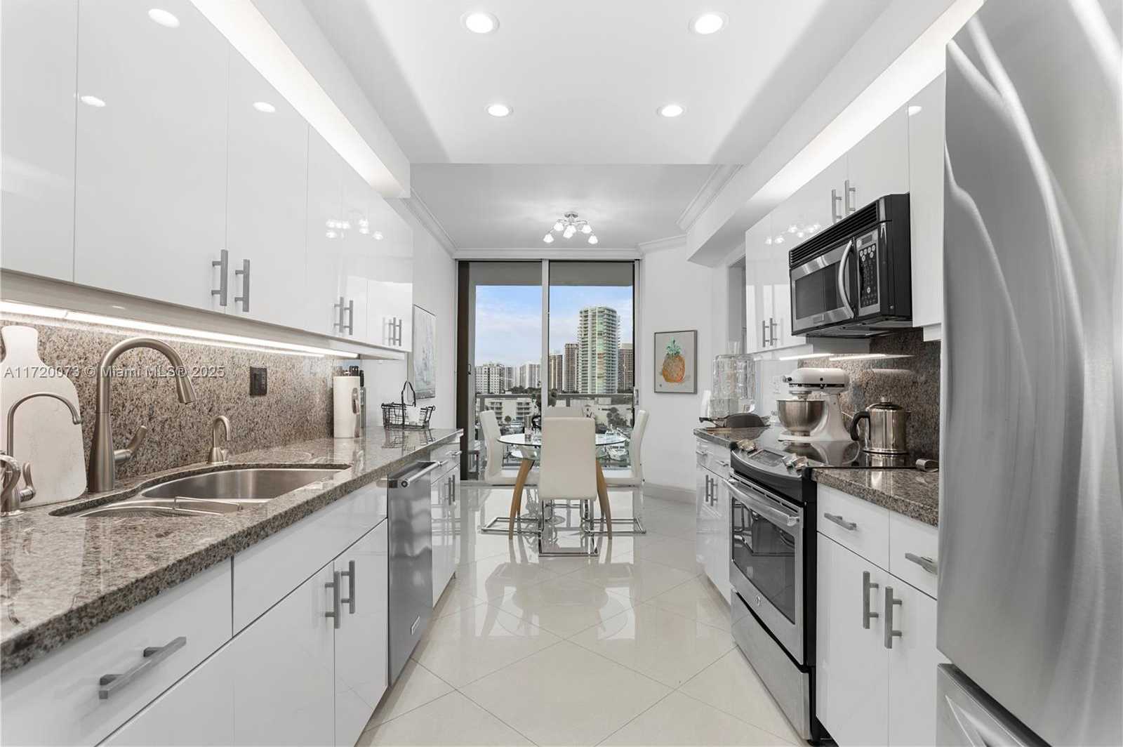 Small Image of 19500 TURNBERRY WAY #7A, Aventura Number 15