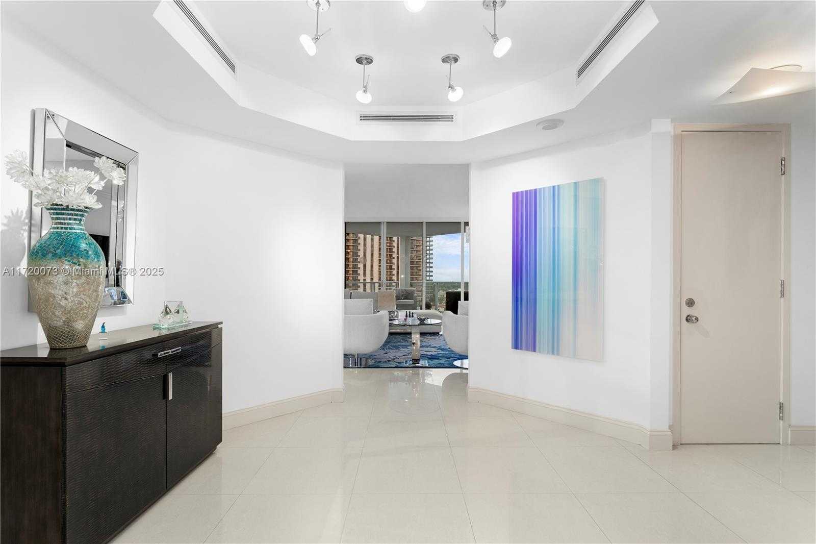 Small Image of 19500 TURNBERRY WAY #7A, Aventura Number 2