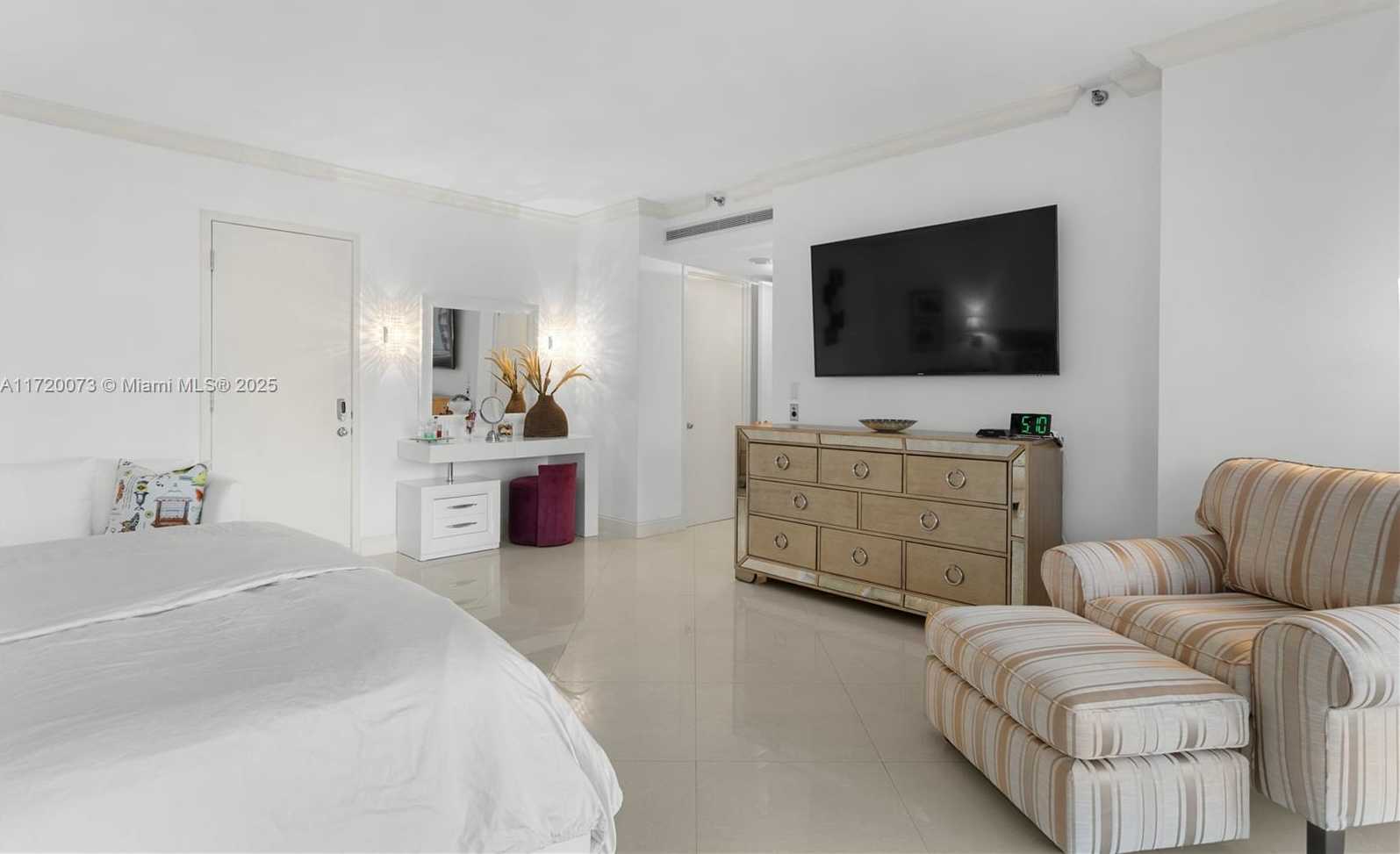 Small Image of 19500 TURNBERRY WAY #7A, Aventura Number 21